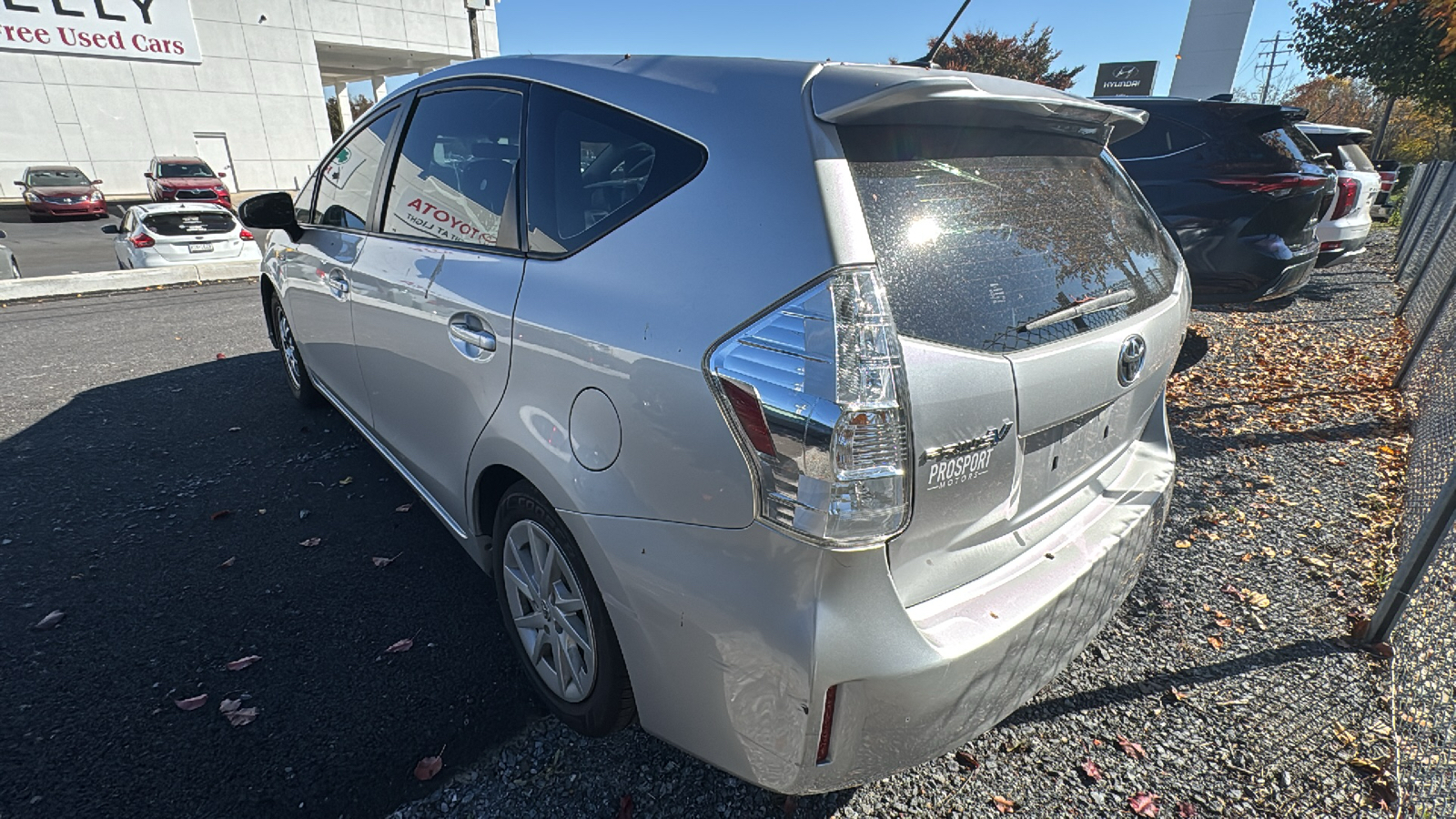 2012 Toyota Prius v Five 10