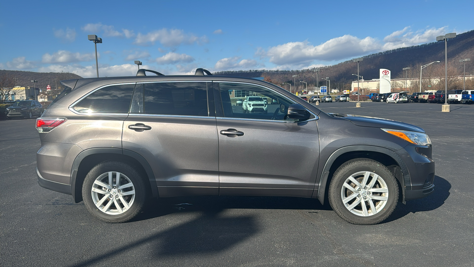 2014 Toyota Highlander LE V6 4