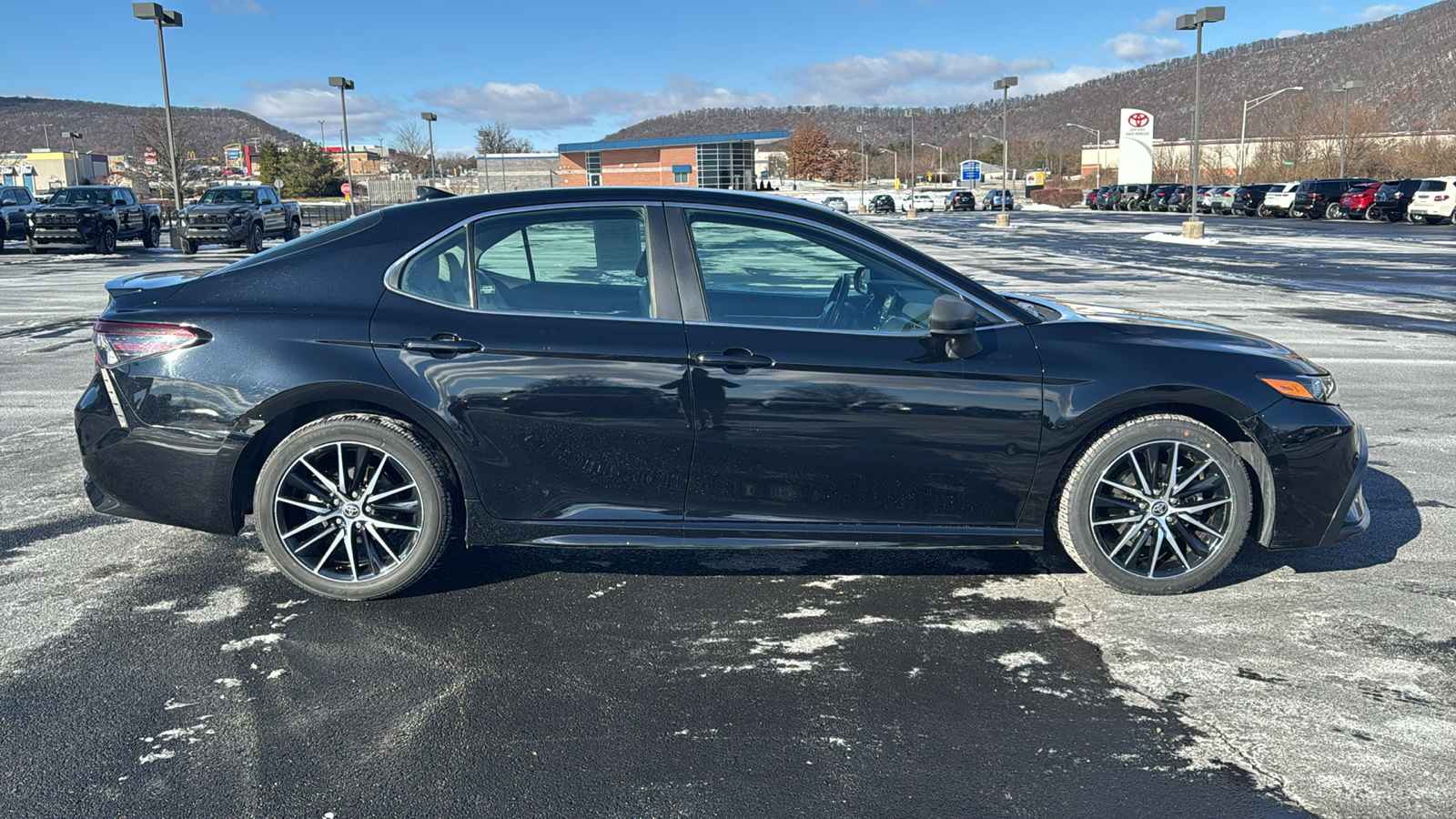 2021 Toyota Camry SE 4