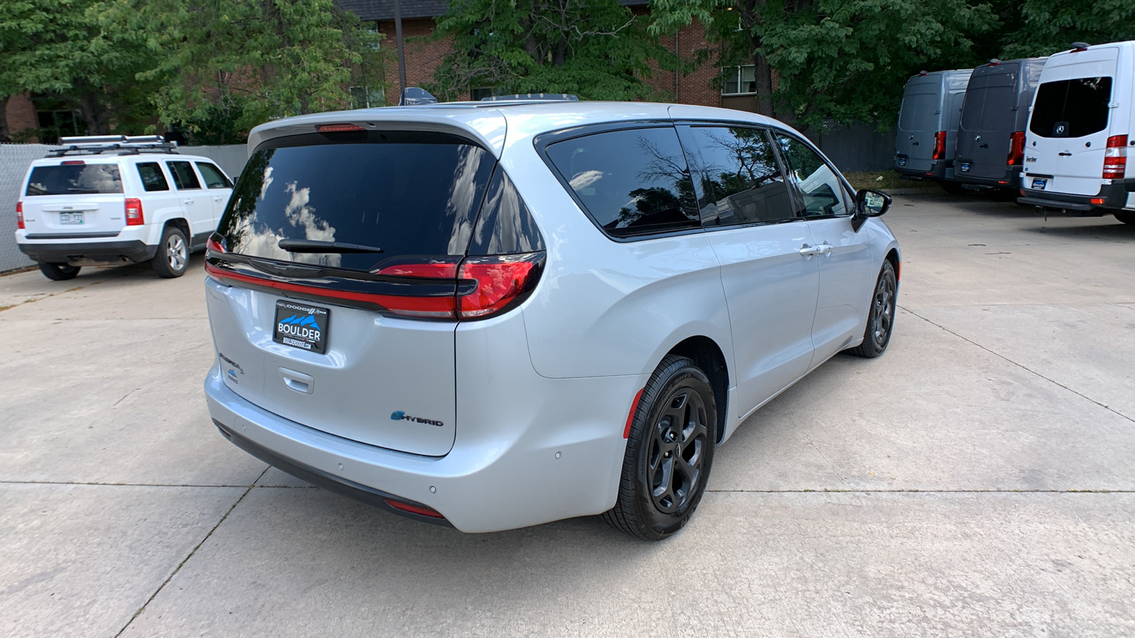 2023 Chrysler Pacifica Hybrid Limited 7