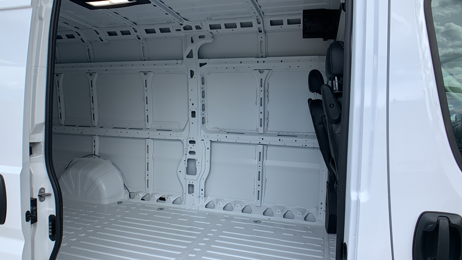 2024 Ram ProMaster Cargo Van SLT+ 21
