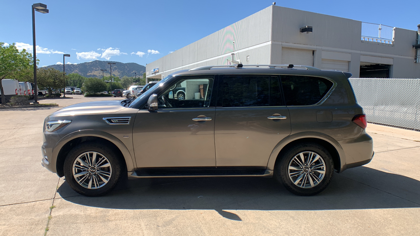 2019 INFINITI QX80 LUXE 2