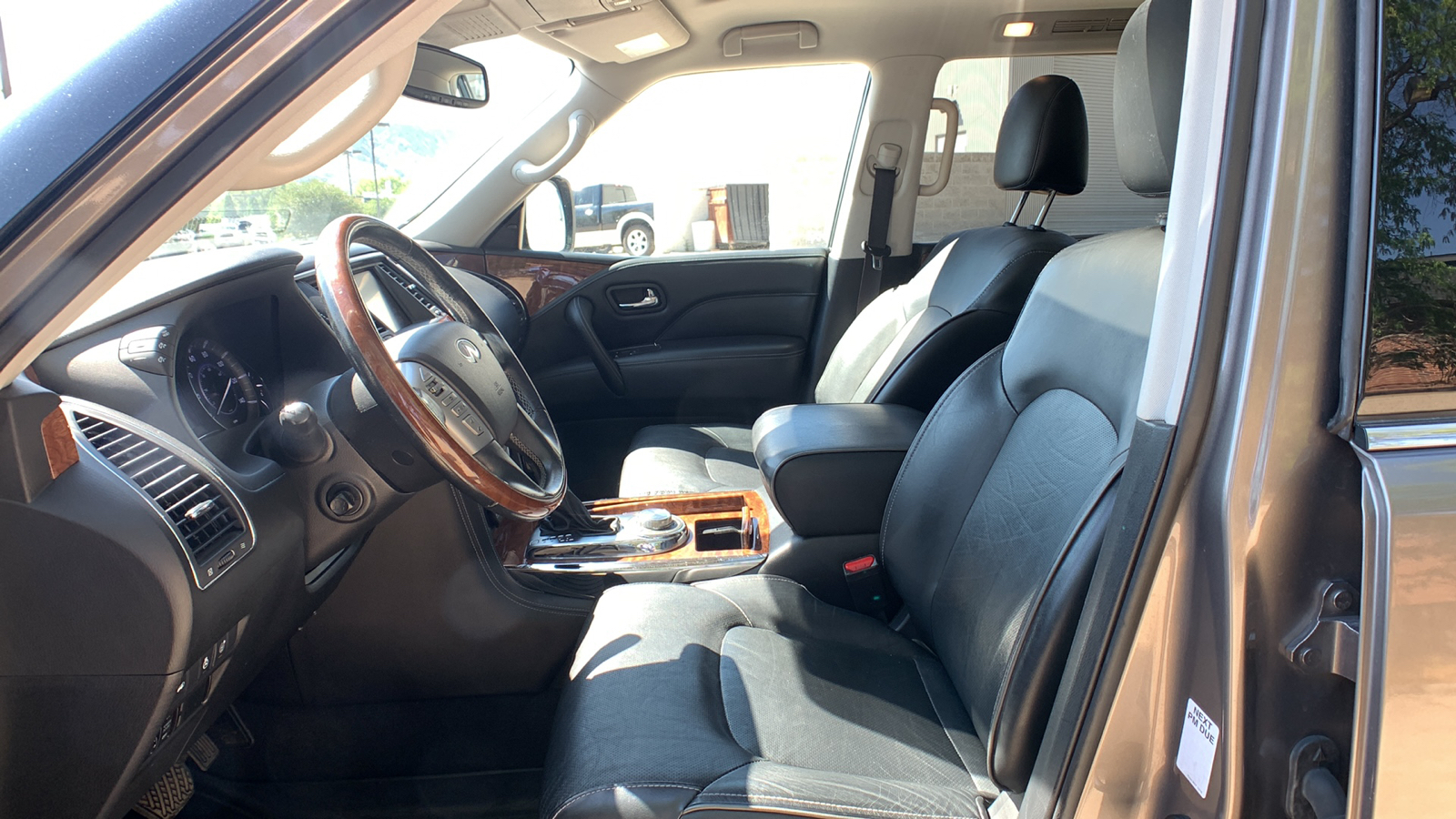 2019 INFINITI QX80 LUXE 10