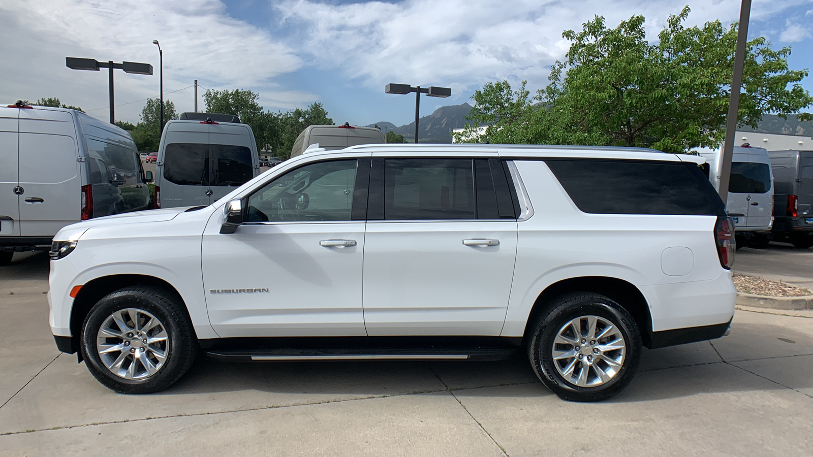 2023 Chevrolet Suburban Premier 2