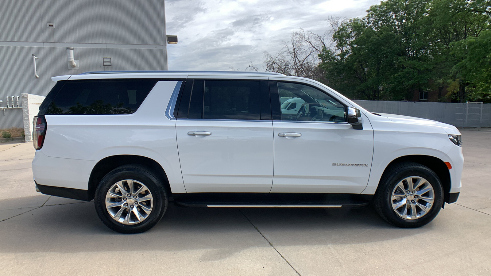 2023 Chevrolet Suburban Premier 6