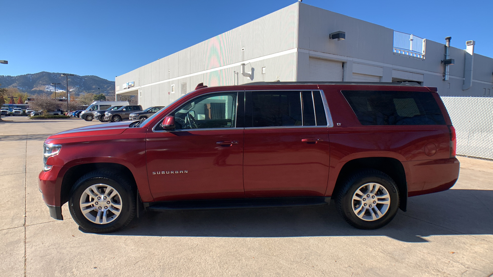 2017 Chevrolet Suburban LT 2