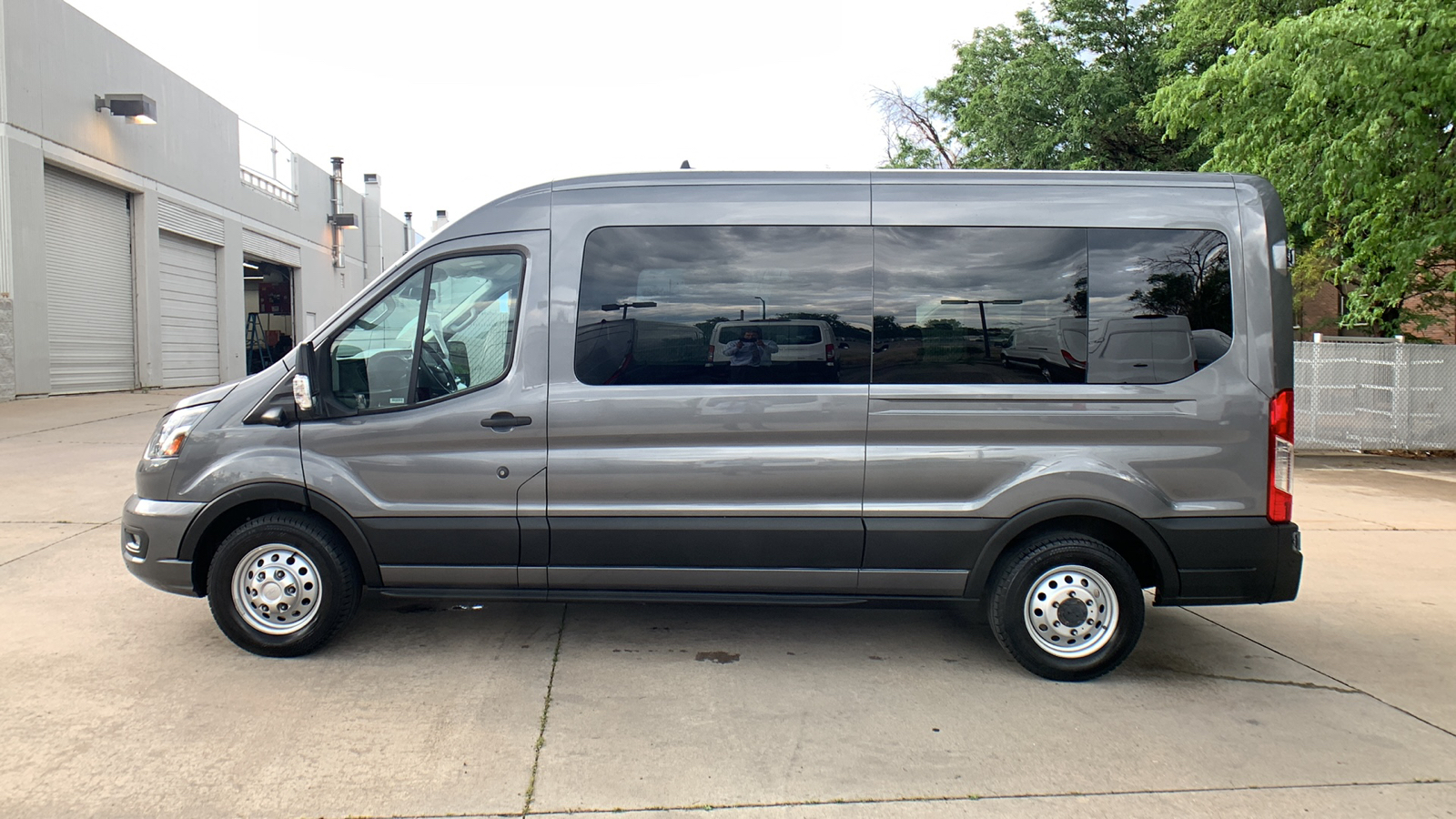 2023 Ford Transit Passenger Wagon XLT 2