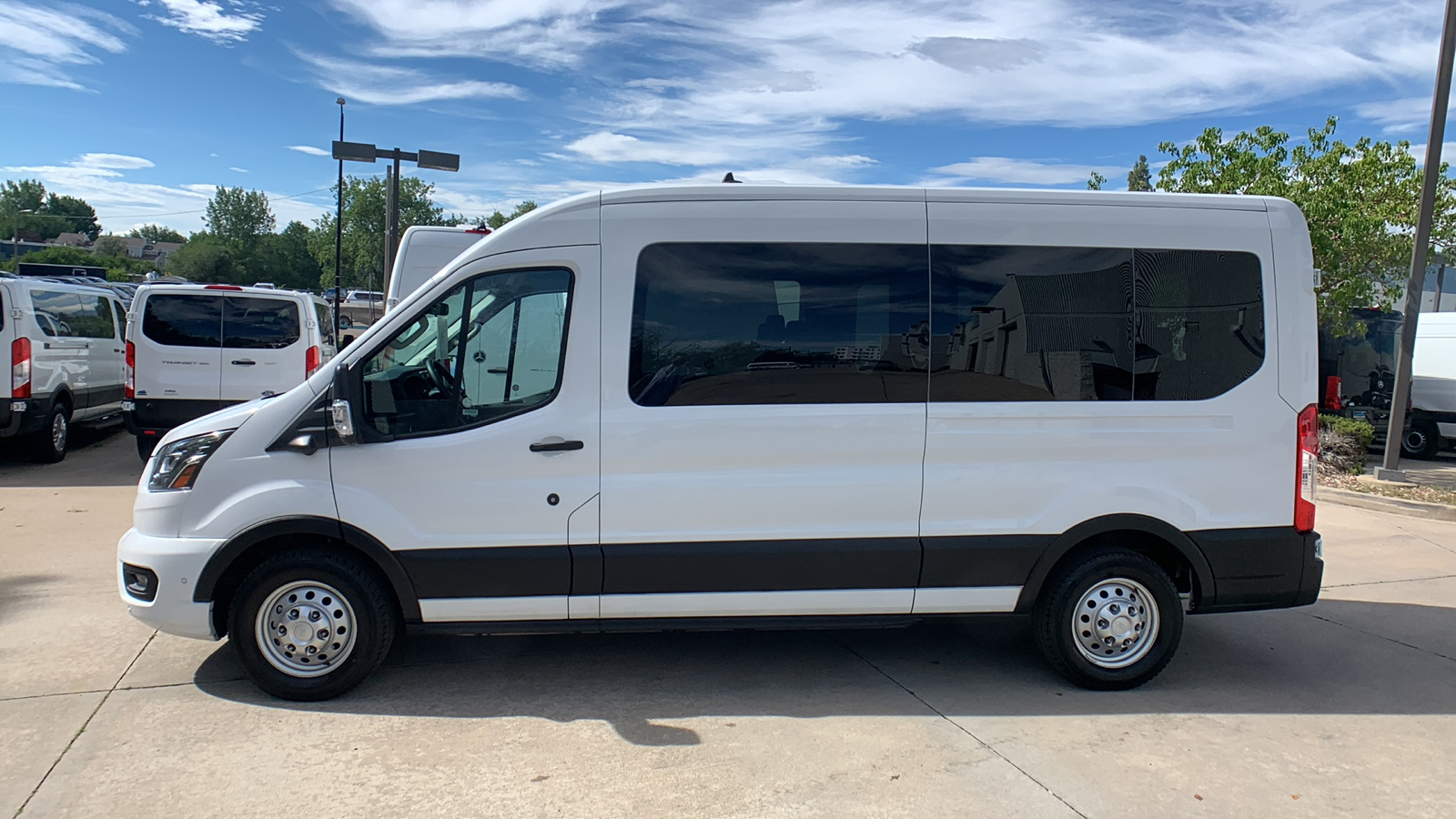 2023 Ford Transit Passenger Wagon XLT 2