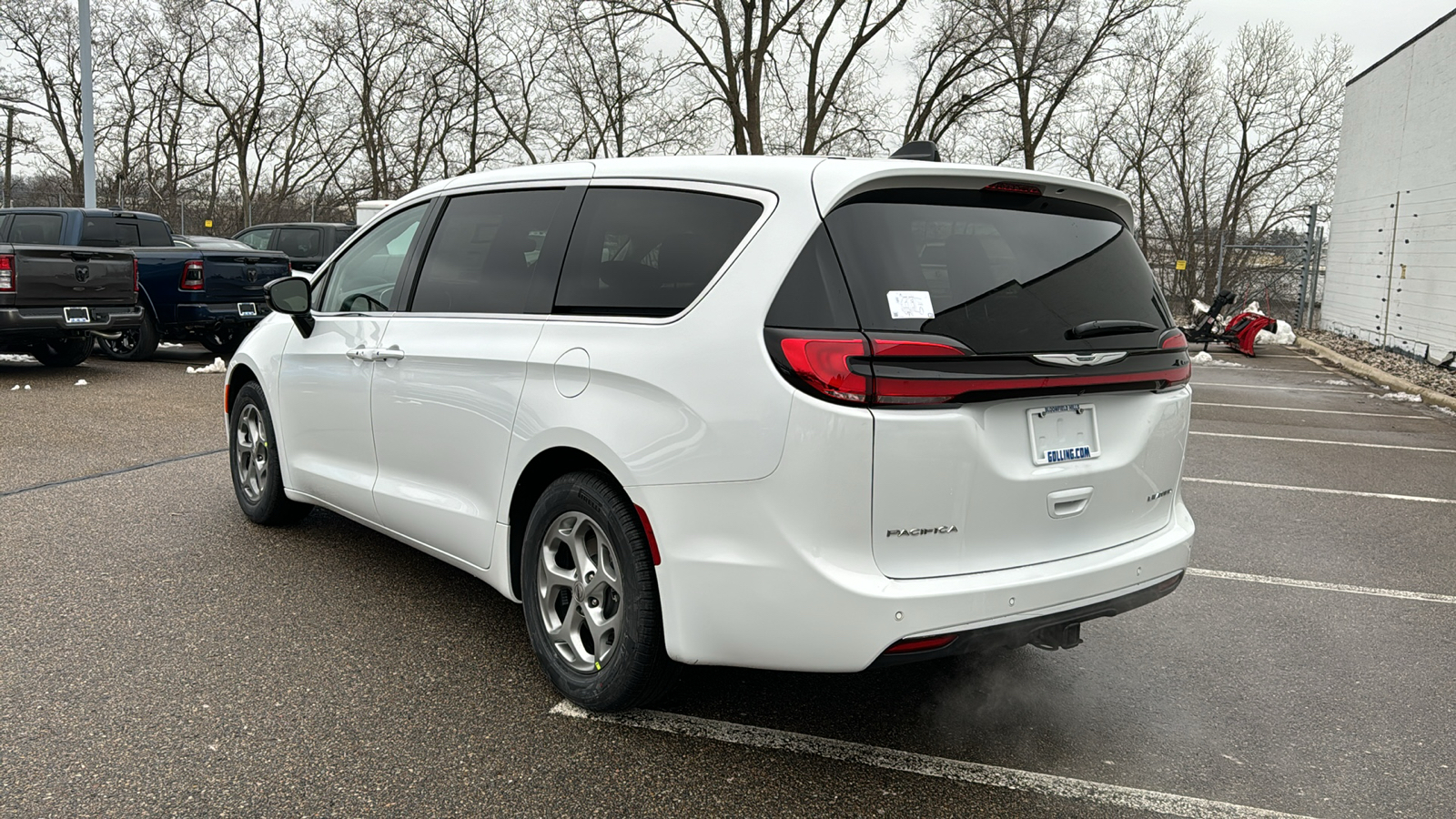 2024 Chrysler Pacifica Limited 3