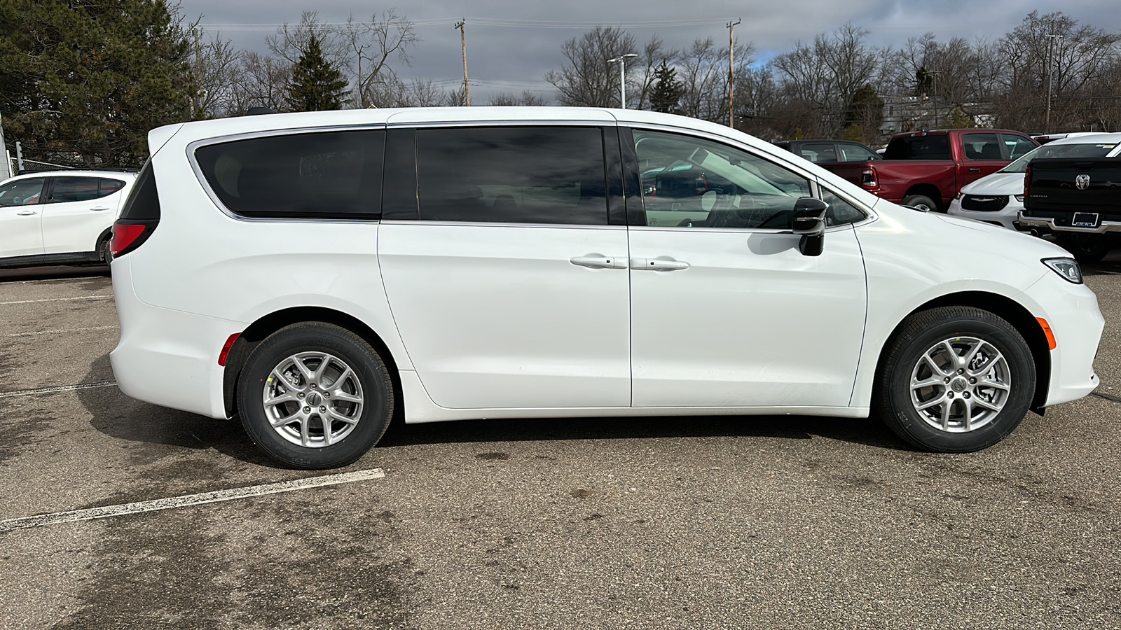 2024 Chrysler Pacifica Touring L 6
