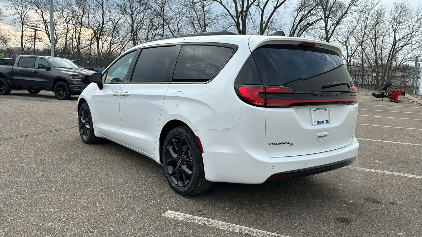 2024 Chrysler Pacifica Touring L 3