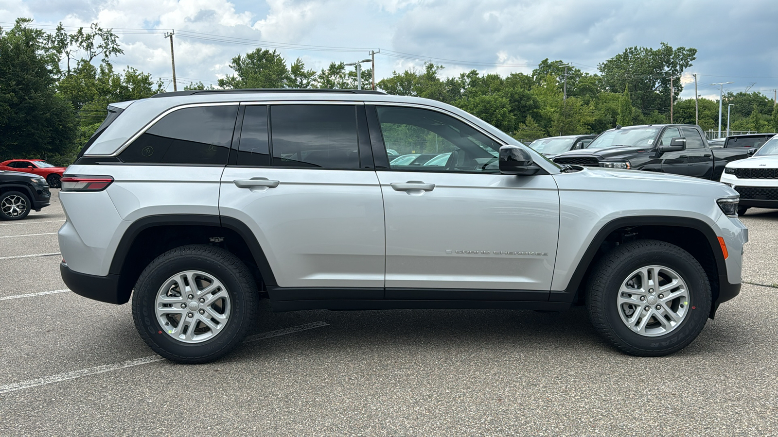 2024 Jeep Grand Cherokee Laredo 6