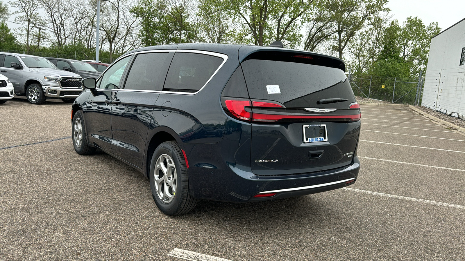 2024 Chrysler Pacifica  2