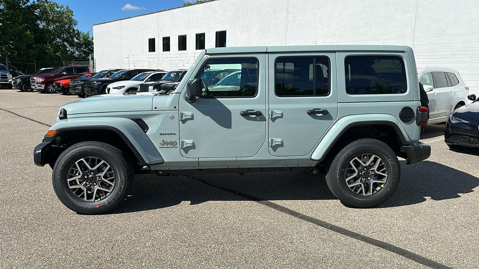 2024 Jeep Wrangler Sahara 2