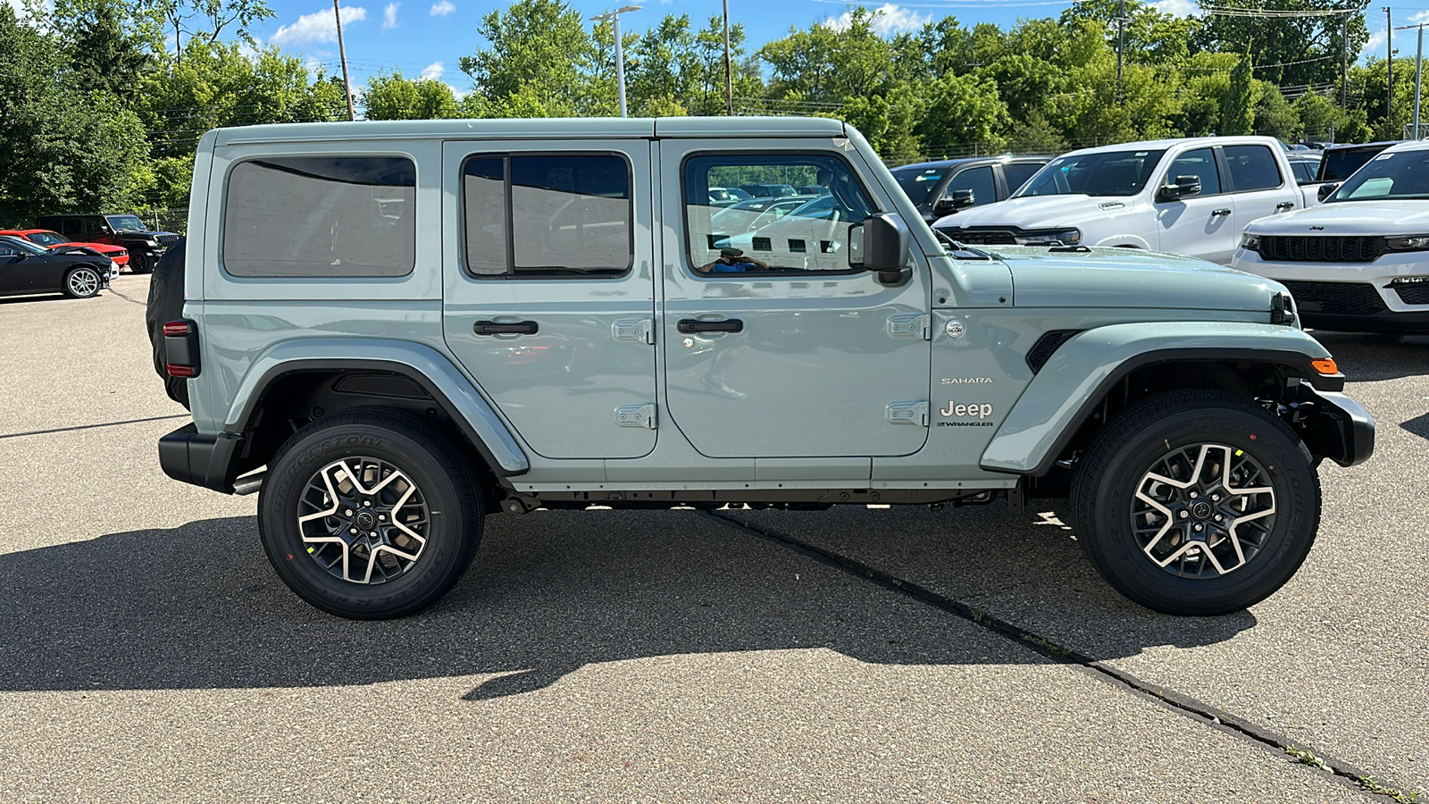 2024 Jeep Wrangler Sahara 6