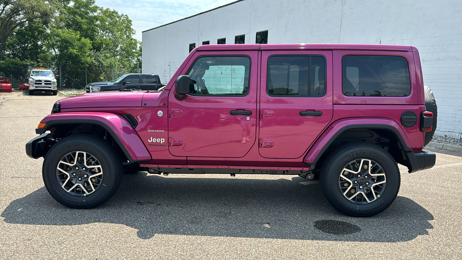 2024 Jeep Wrangler Sahara 2