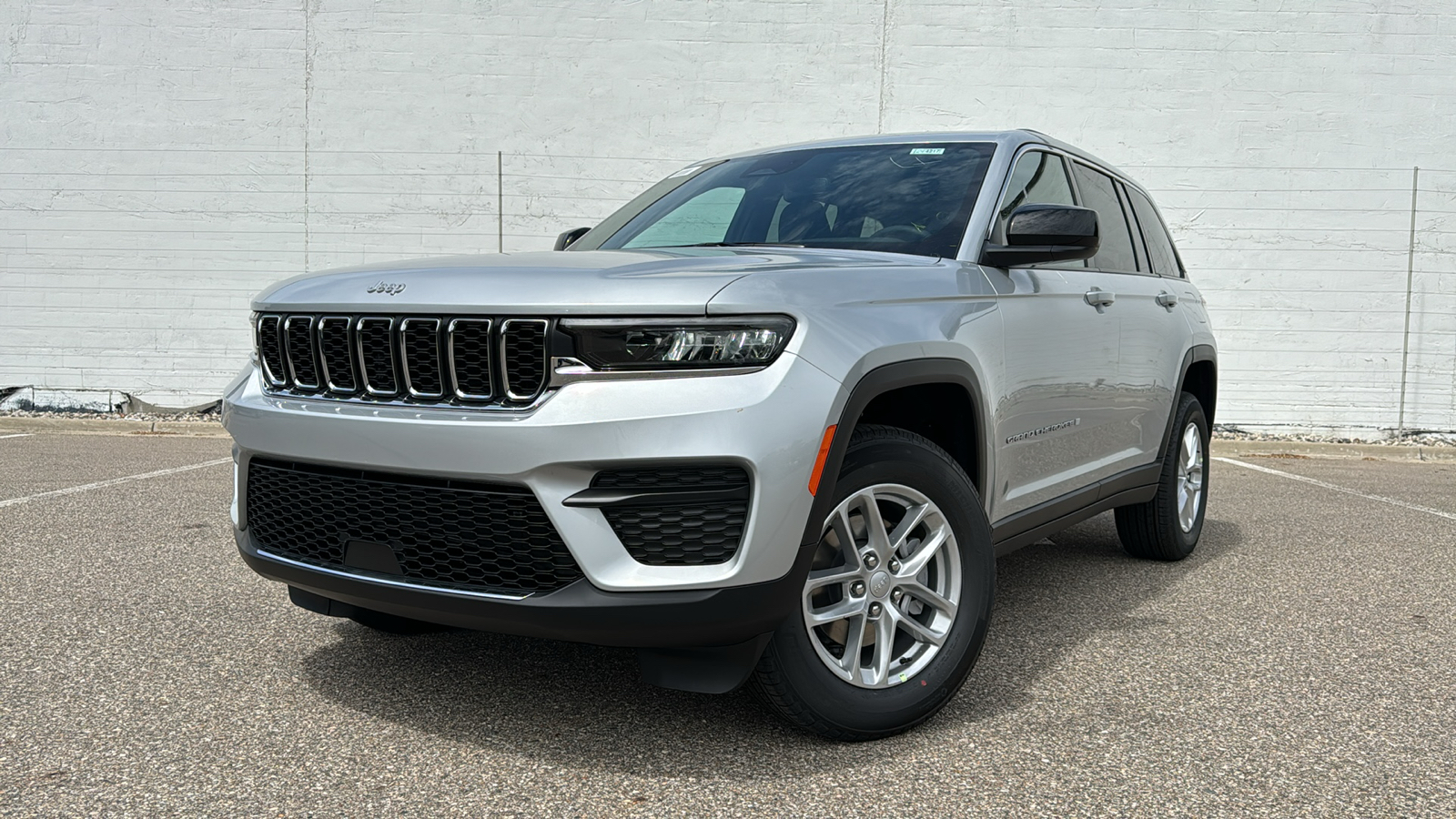 2024 Jeep Grand Cherokee Laredo 1