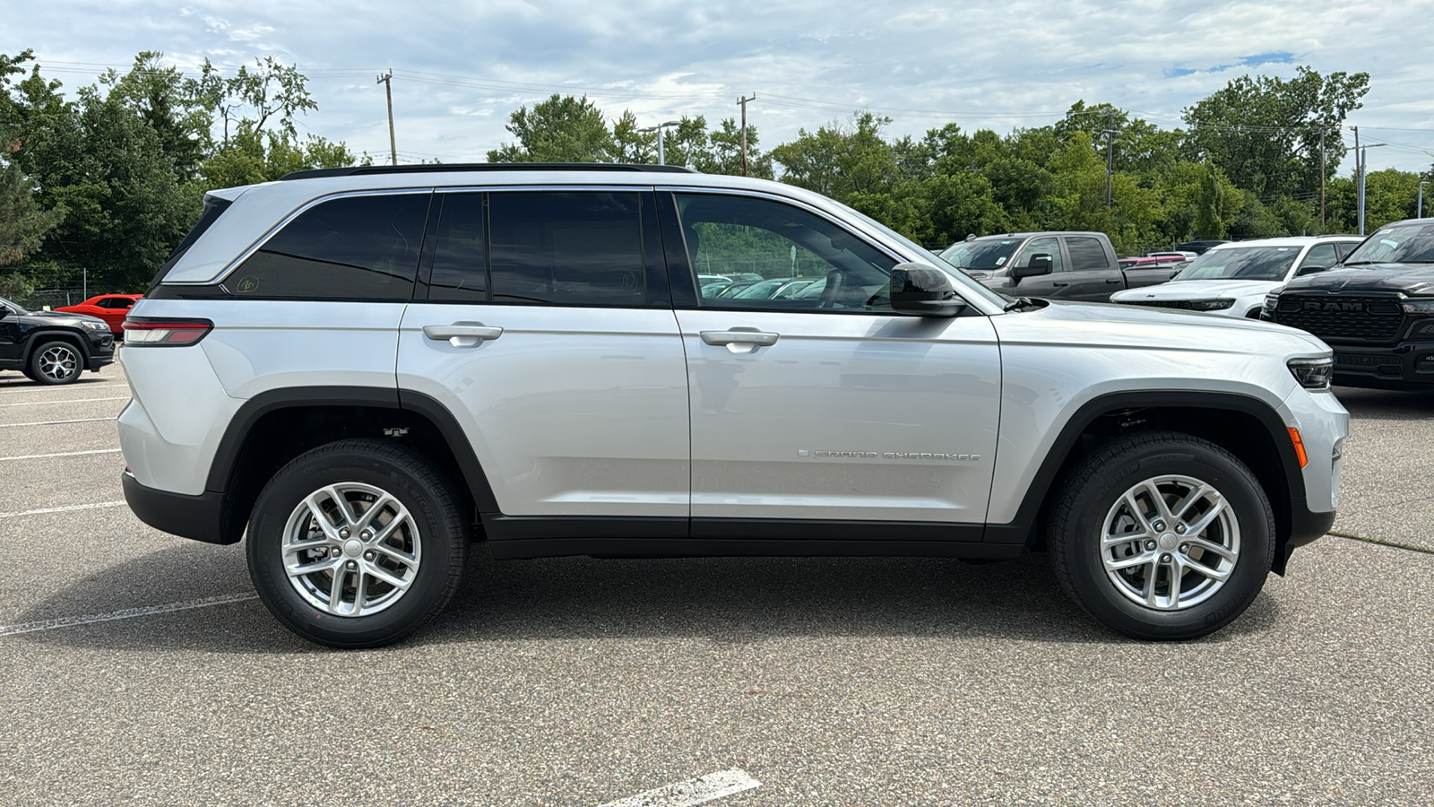 2024 Jeep Grand Cherokee Laredo 6