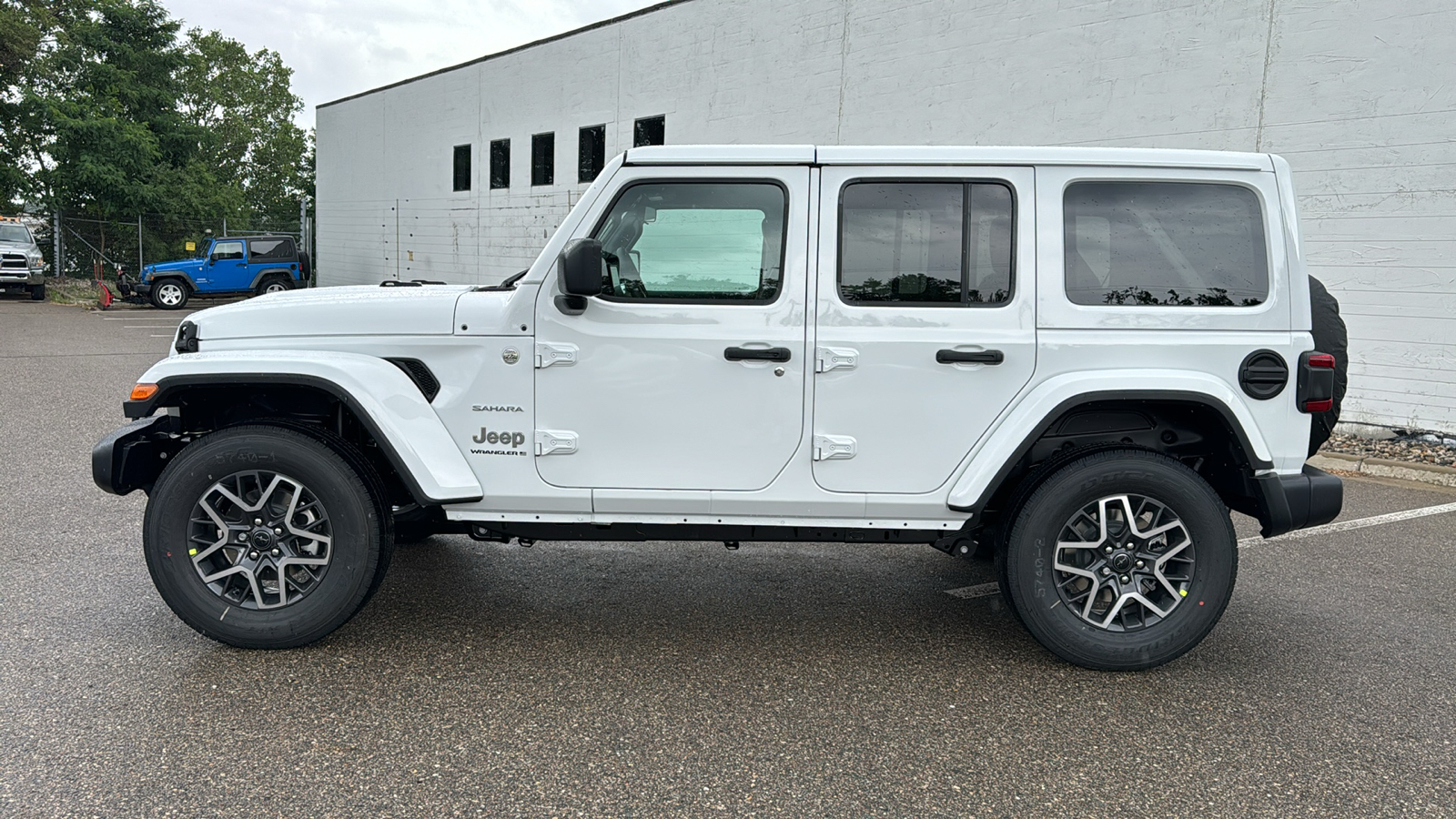 2024 Jeep Wrangler Sahara 2