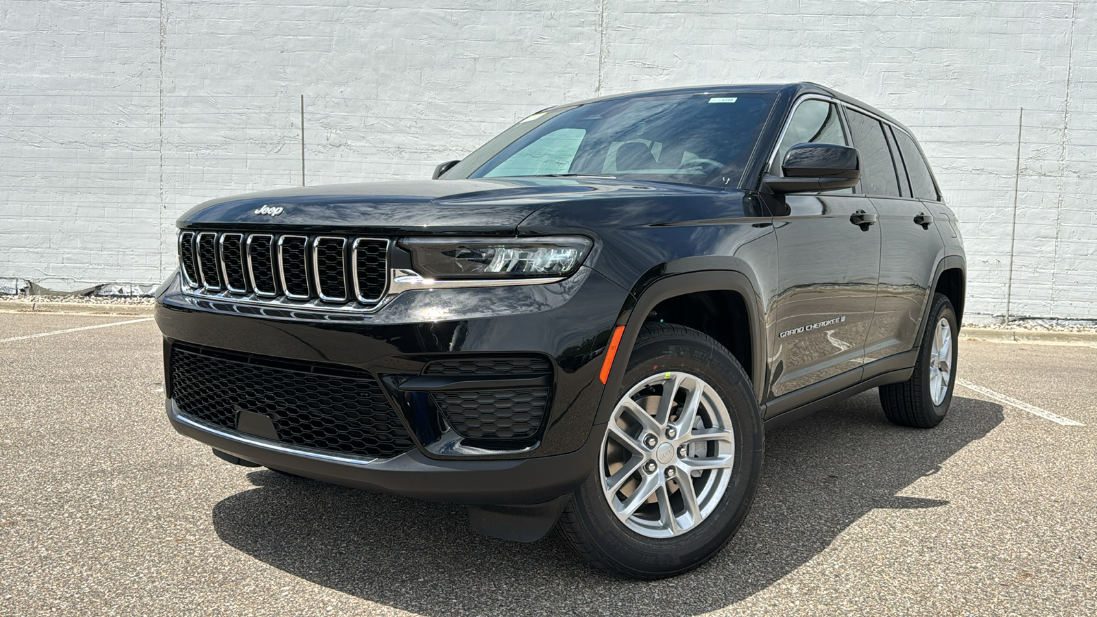 2024 Jeep Grand Cherokee Laredo 1