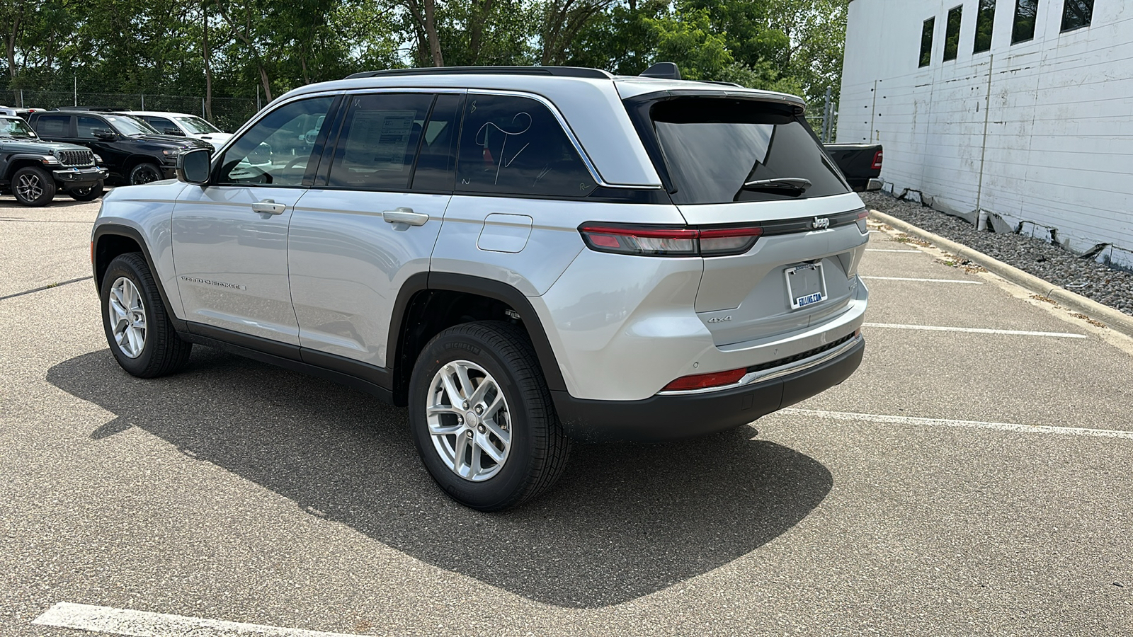 2024 Jeep Grand Cherokee Laredo 3