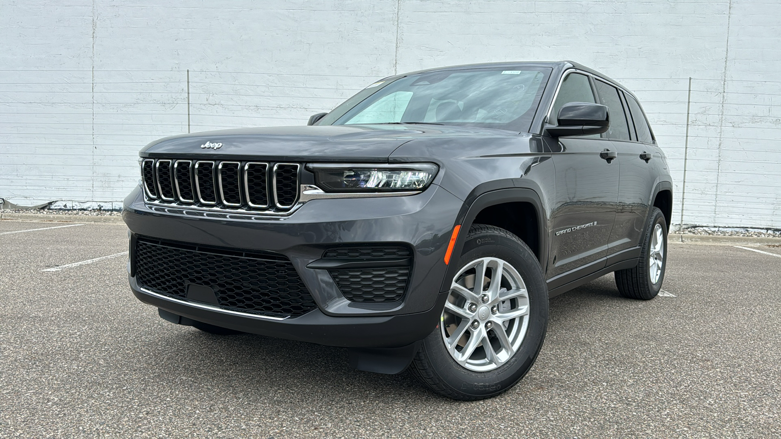 2024 Jeep Grand Cherokee Laredo 1