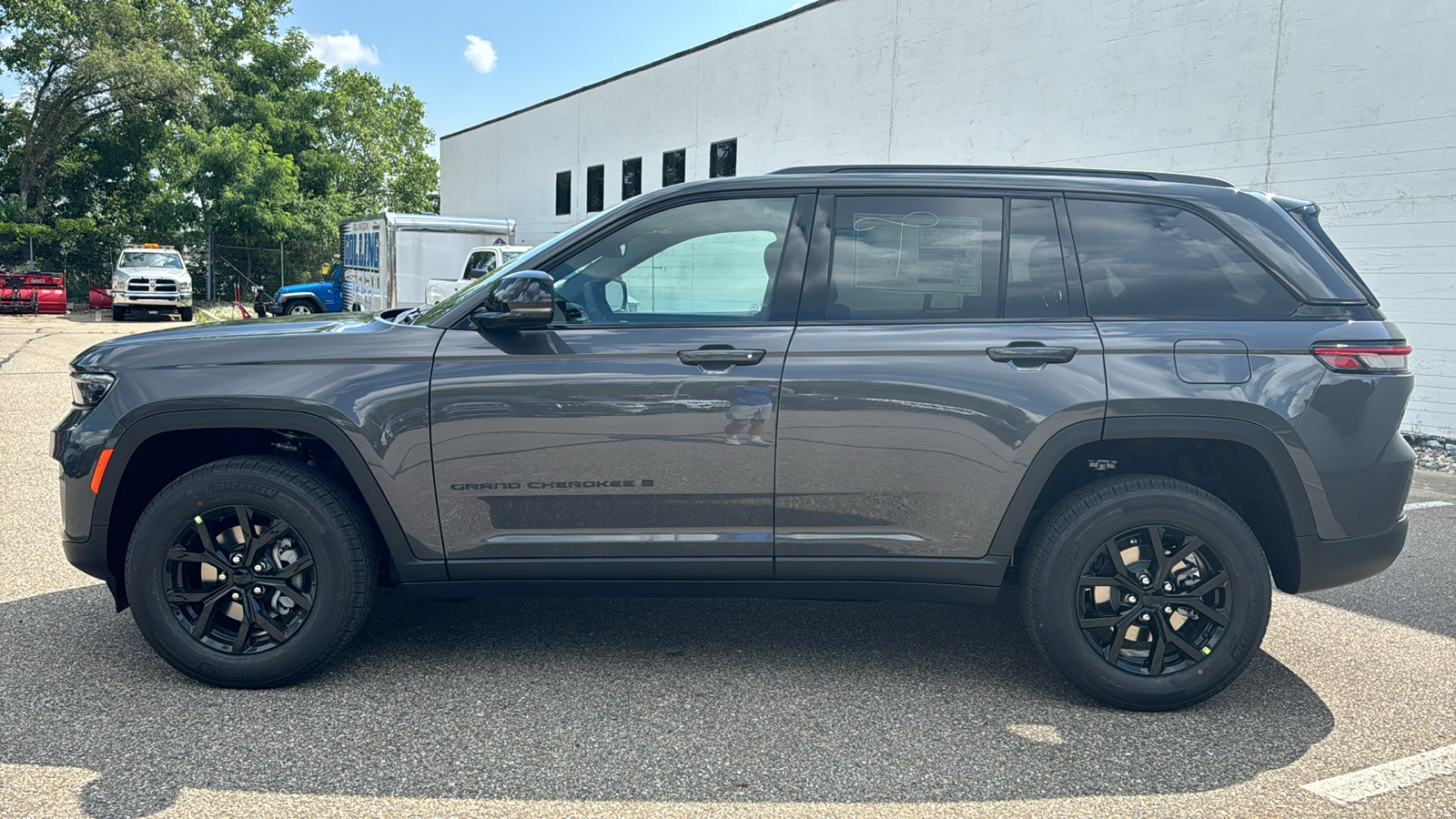 2024 Jeep Grand Cherokee Altitude 2