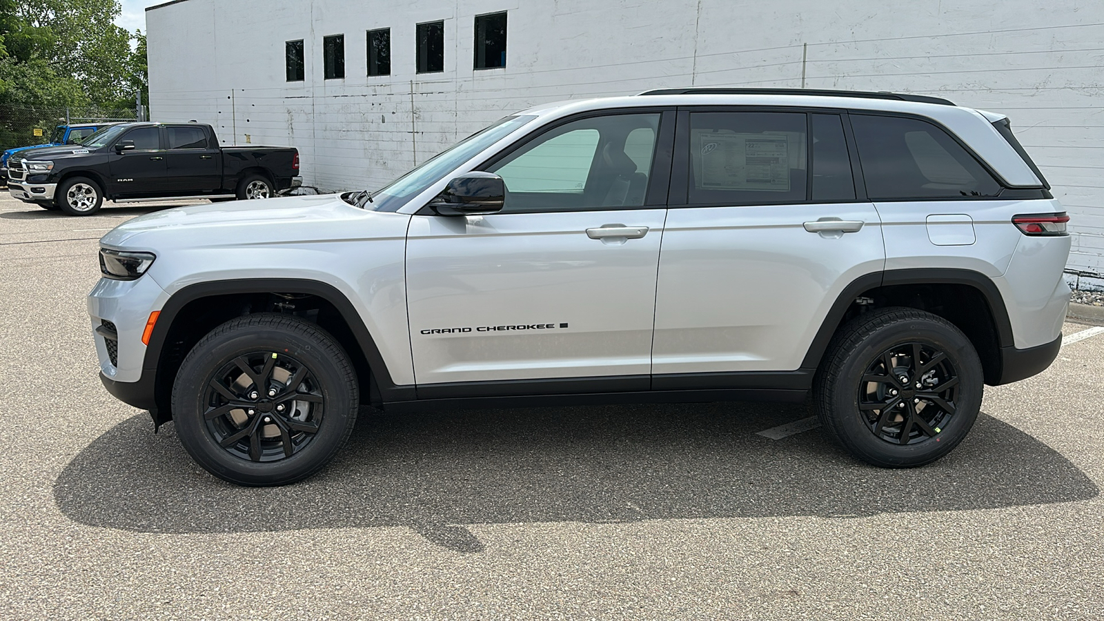 2024 Jeep Grand Cherokee Altitude 2