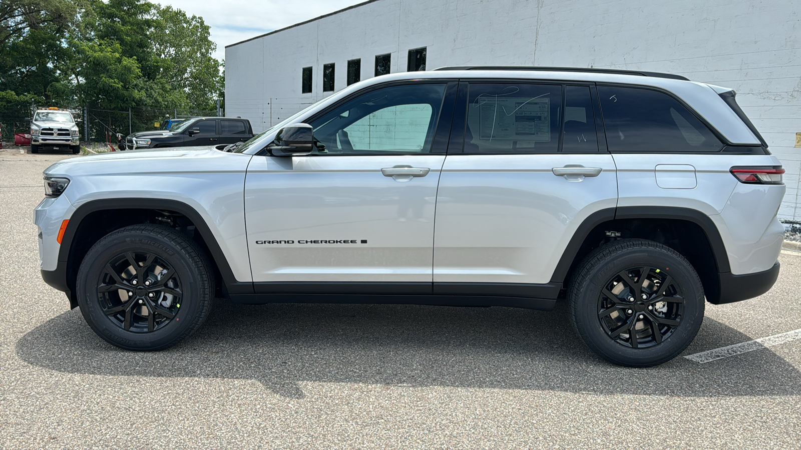 2024 Jeep Grand Cherokee Altitude 2