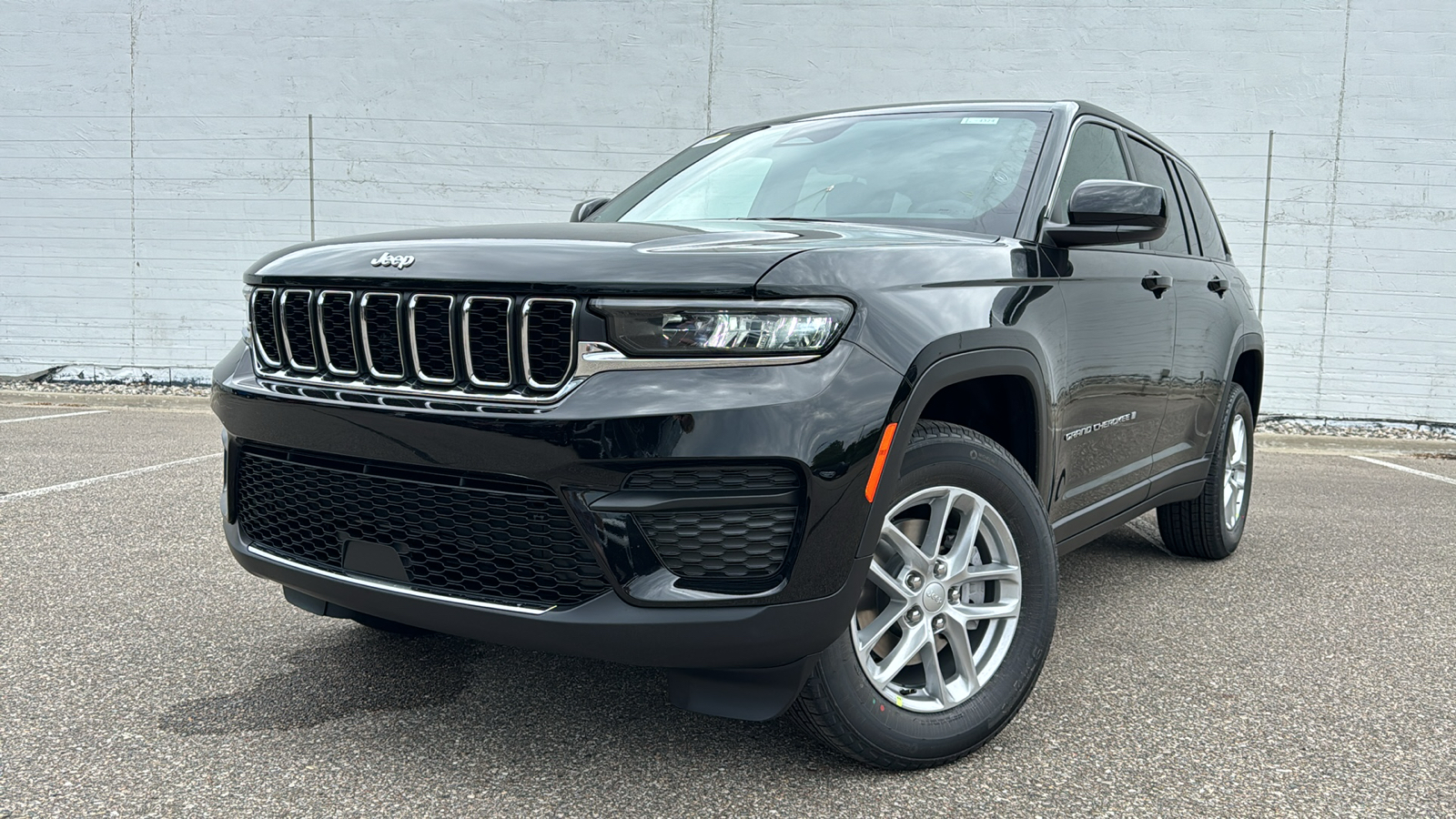 2024 Jeep Grand Cherokee Laredo 1