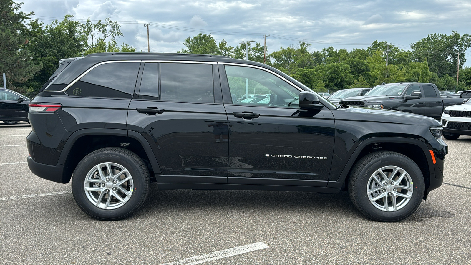 2024 Jeep Grand Cherokee Laredo 6