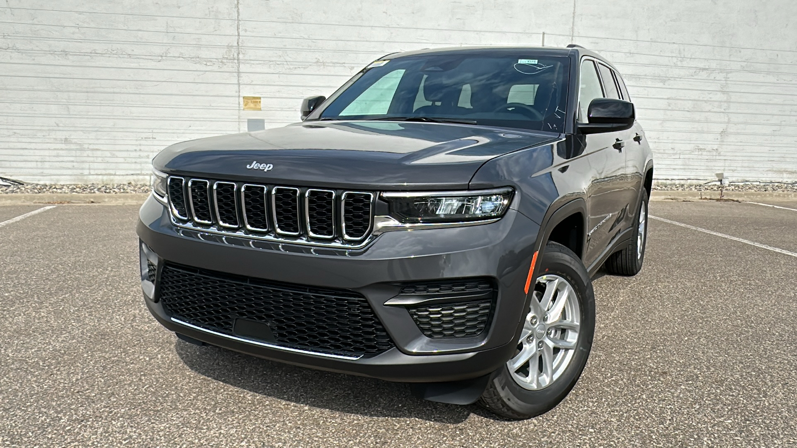 2024 Jeep Grand Cherokee Laredo 1