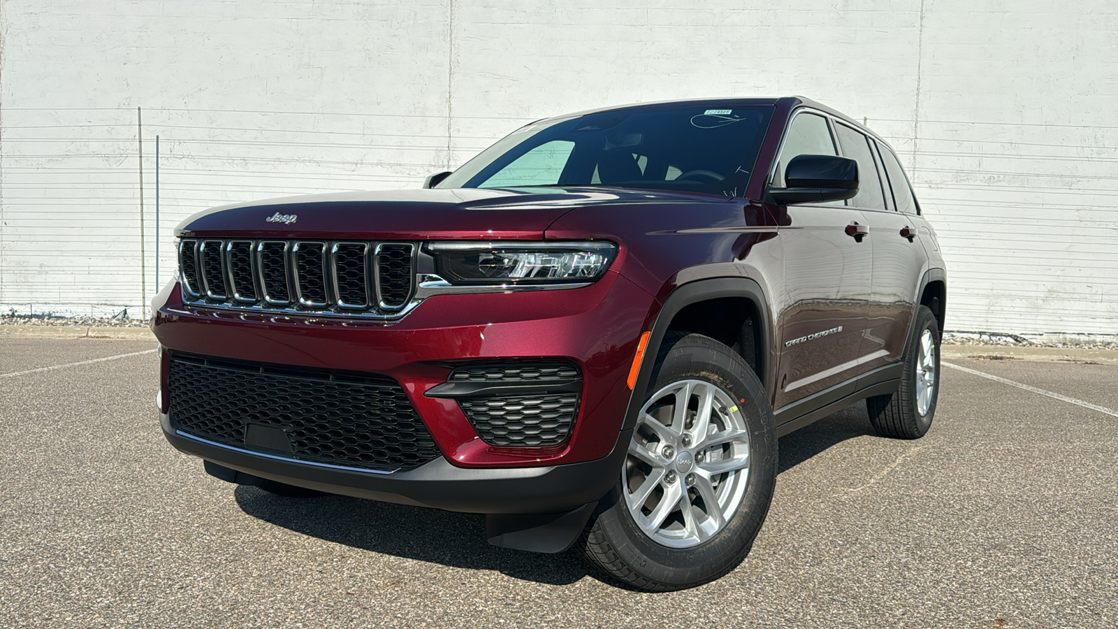 2024 Jeep Grand Cherokee Laredo 1