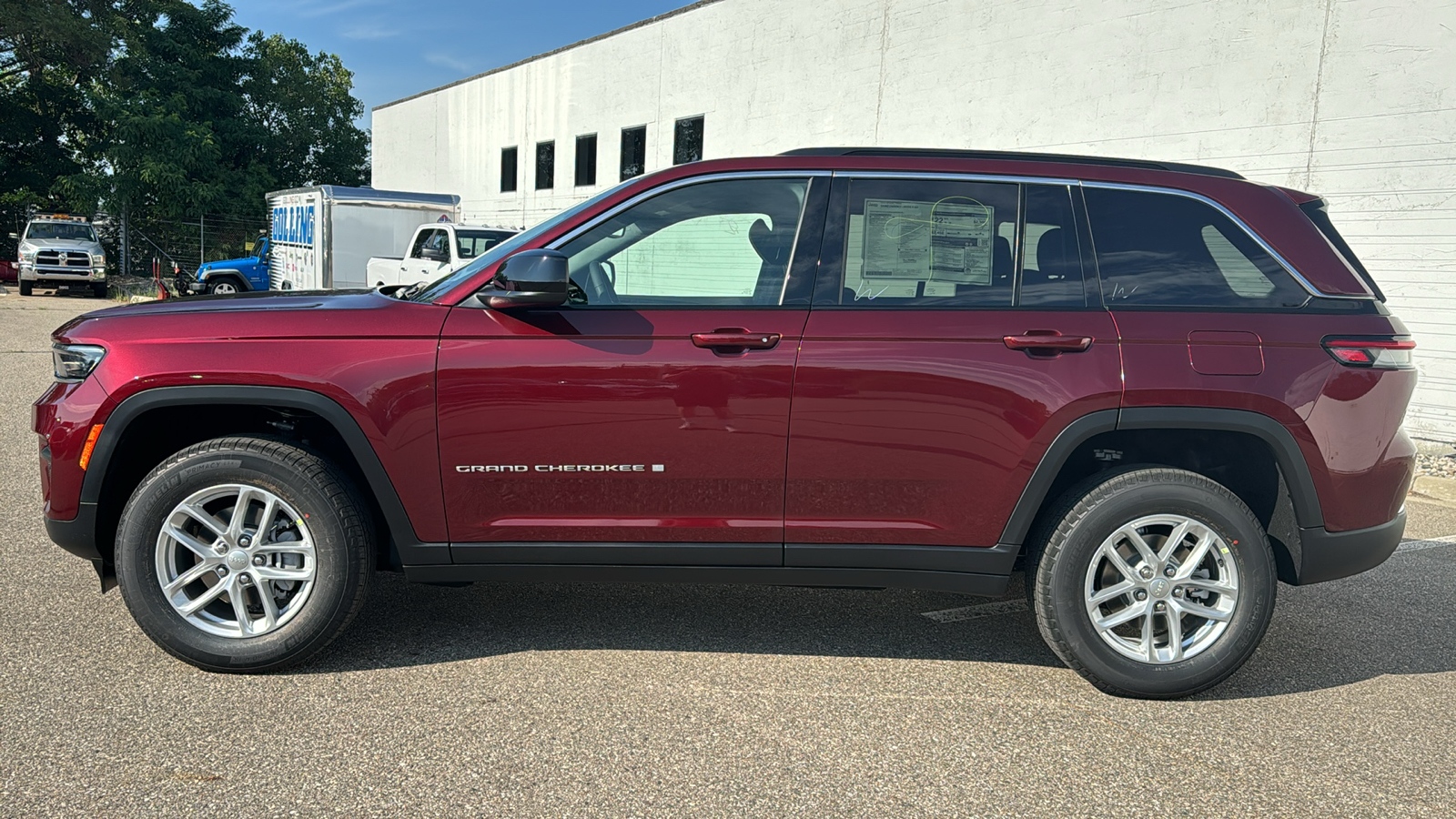 2024 Jeep Grand Cherokee Laredo 2