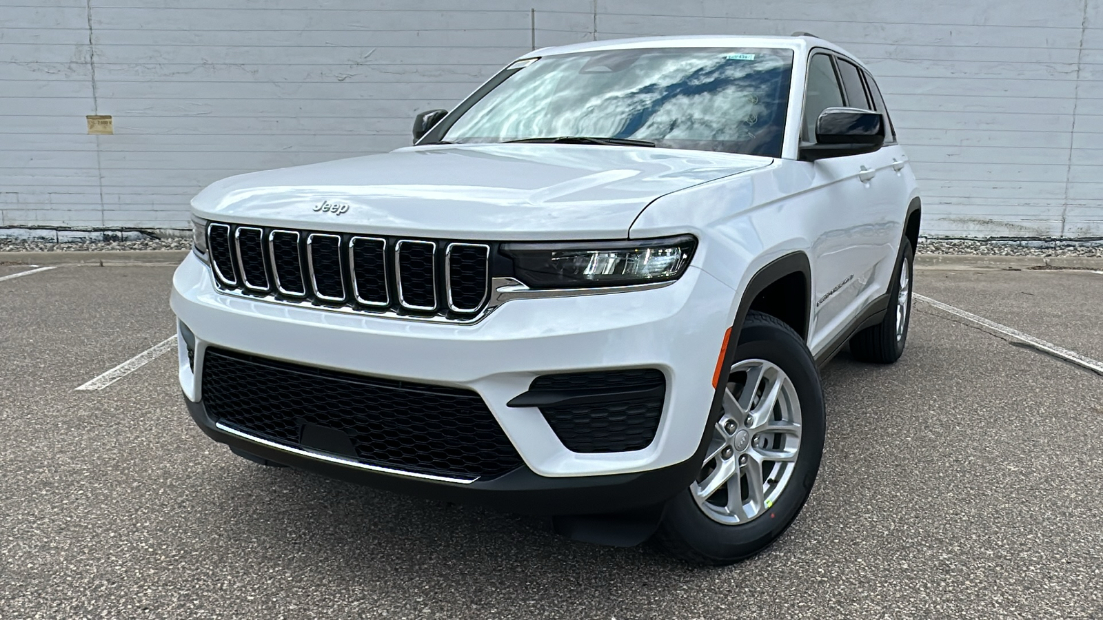 2024 Jeep Grand Cherokee Laredo 1