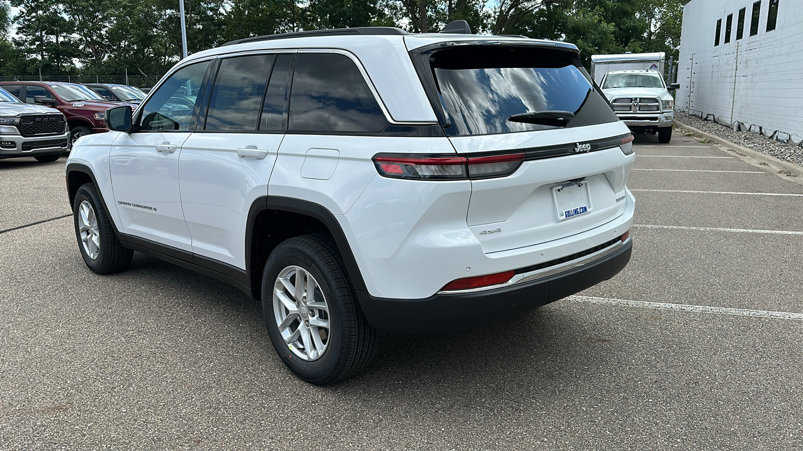 2024 Jeep Grand Cherokee Laredo 3