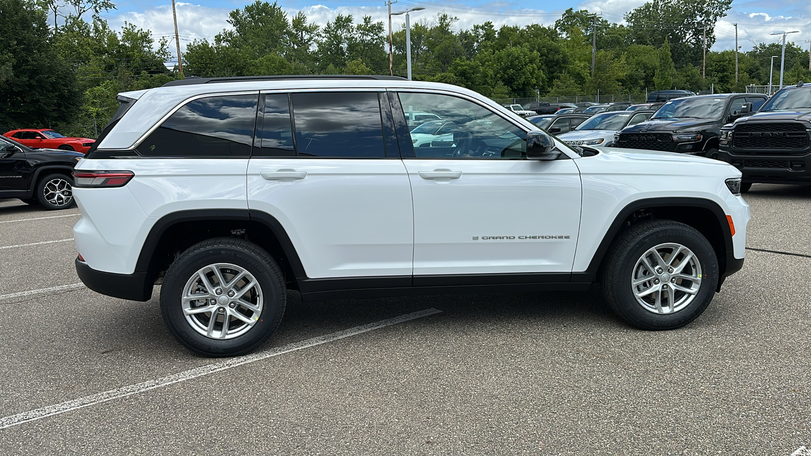 2024 Jeep Grand Cherokee Laredo 6