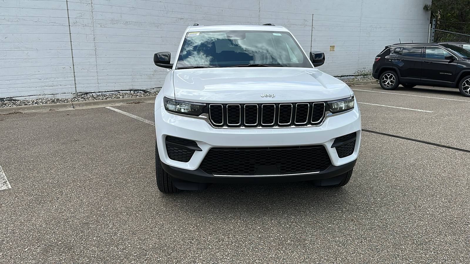 2024 Jeep Grand Cherokee Laredo 8