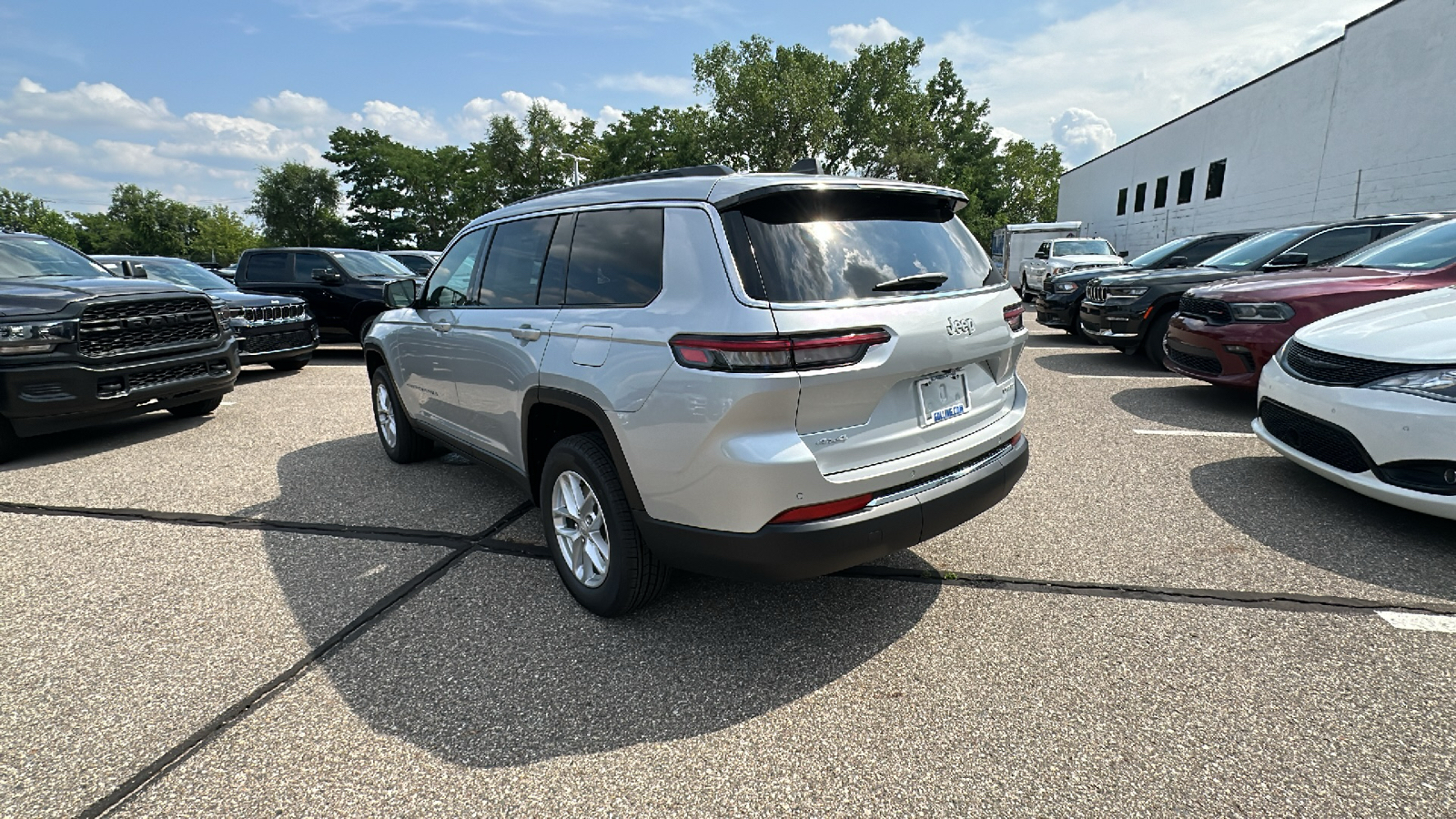 2024 Jeep Grand Cherokee L Laredo 3