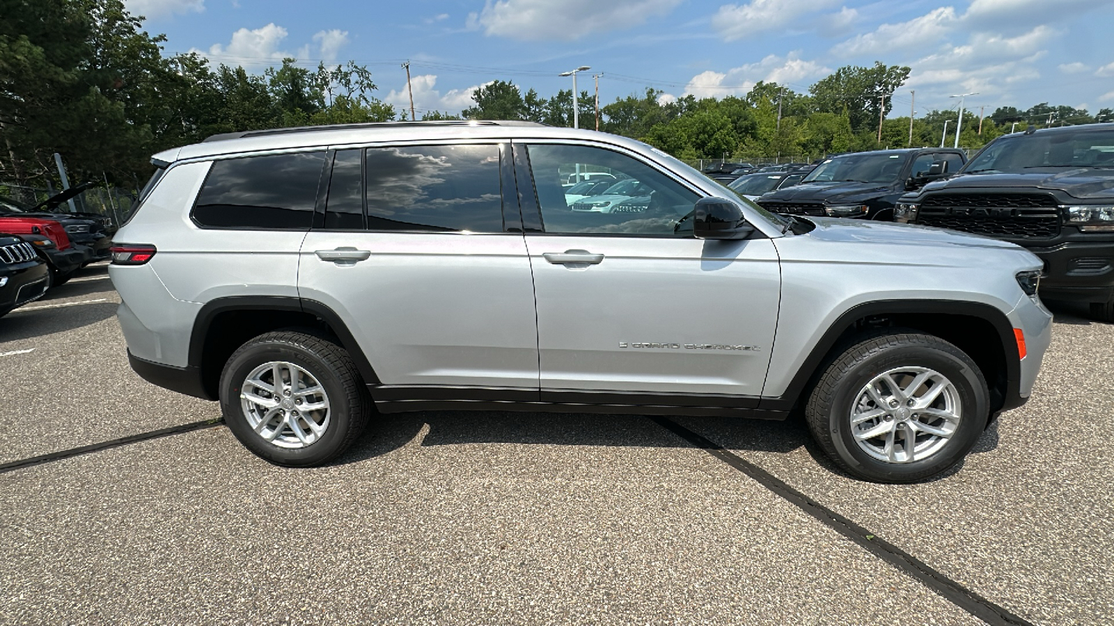 2024 Jeep Grand Cherokee L Laredo 6