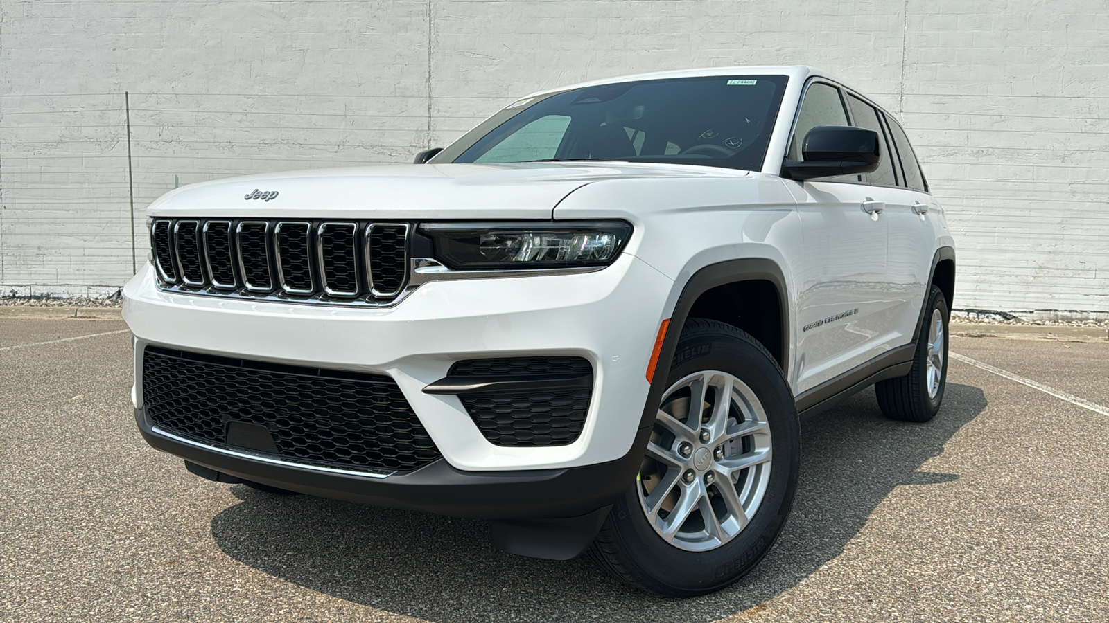 2024 Jeep Grand Cherokee Laredo 1