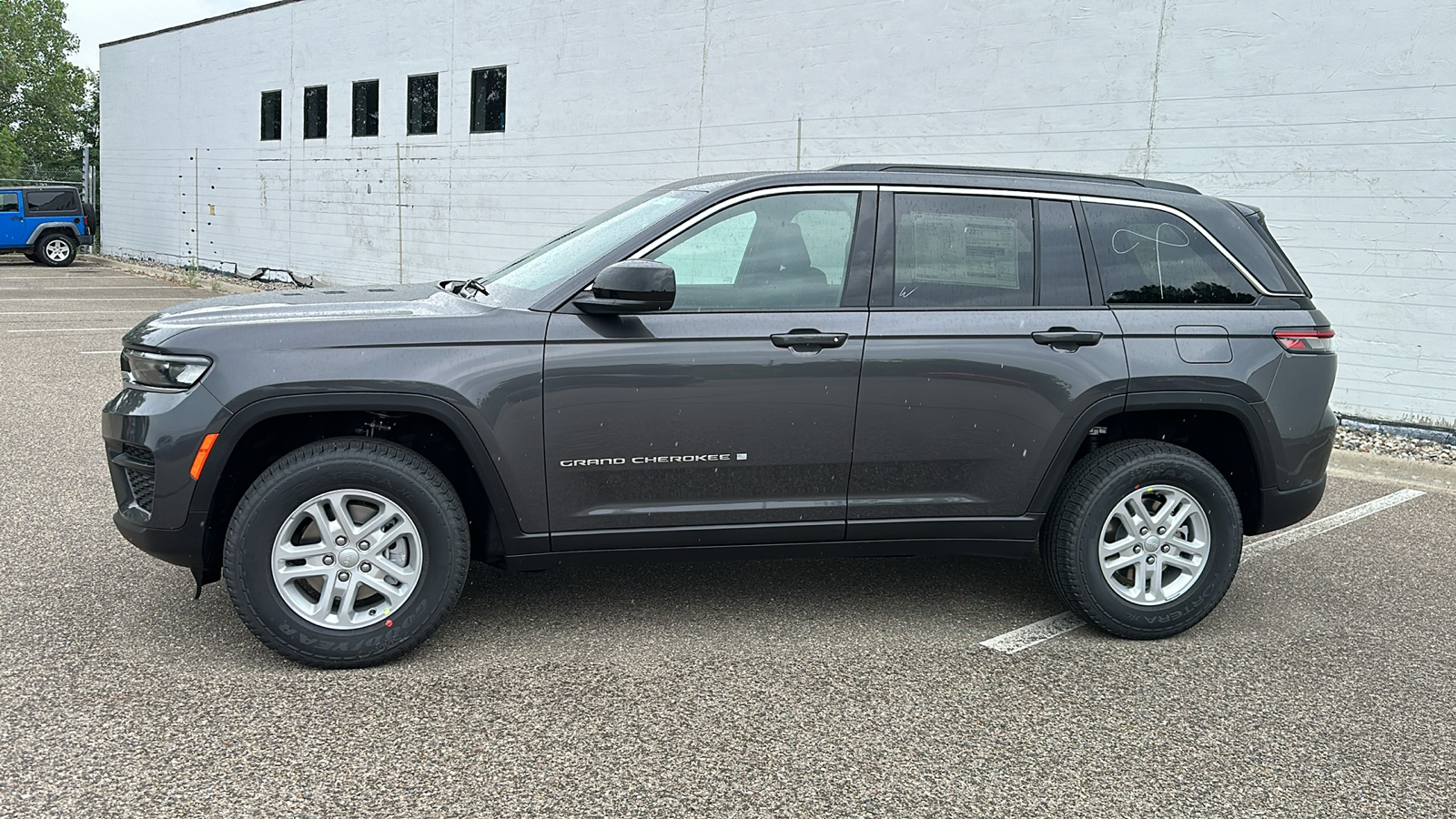 2024 Jeep Grand Cherokee Laredo 2