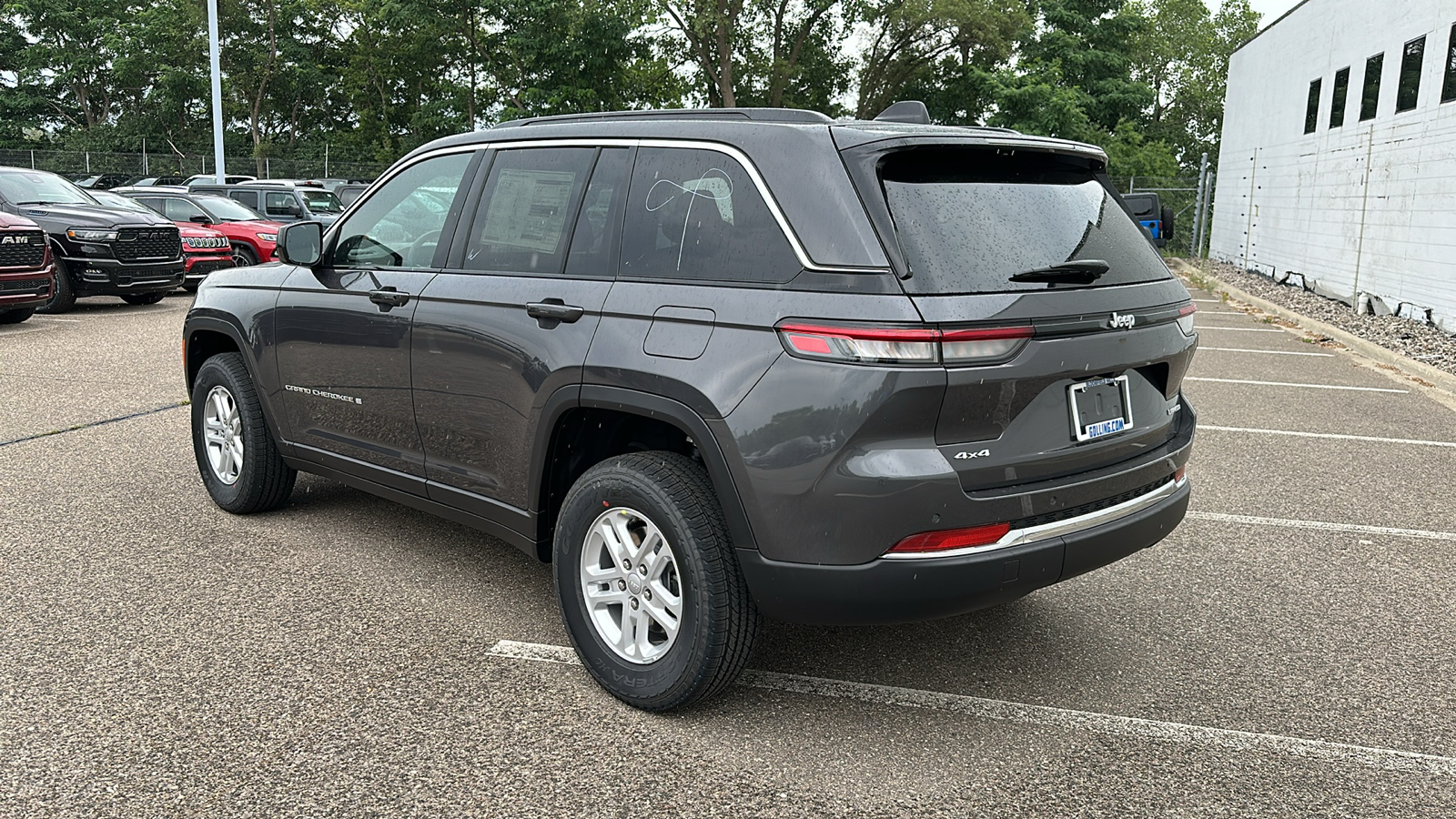 2024 Jeep Grand Cherokee Laredo 3