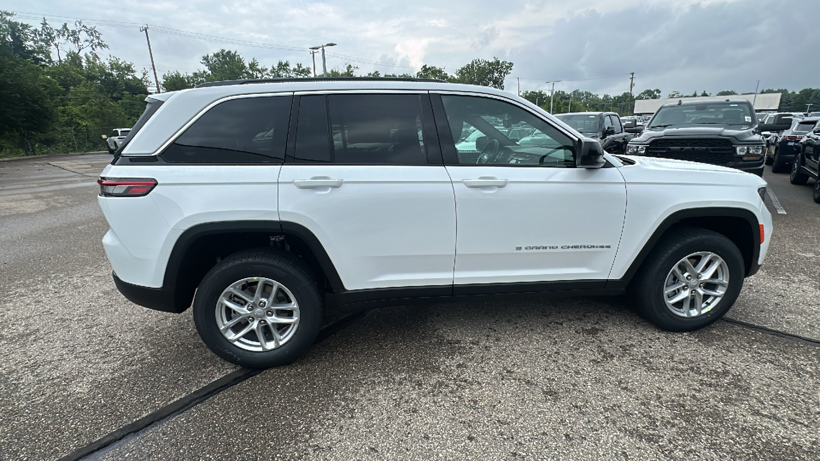 2024 Jeep Grand Cherokee Laredo 6