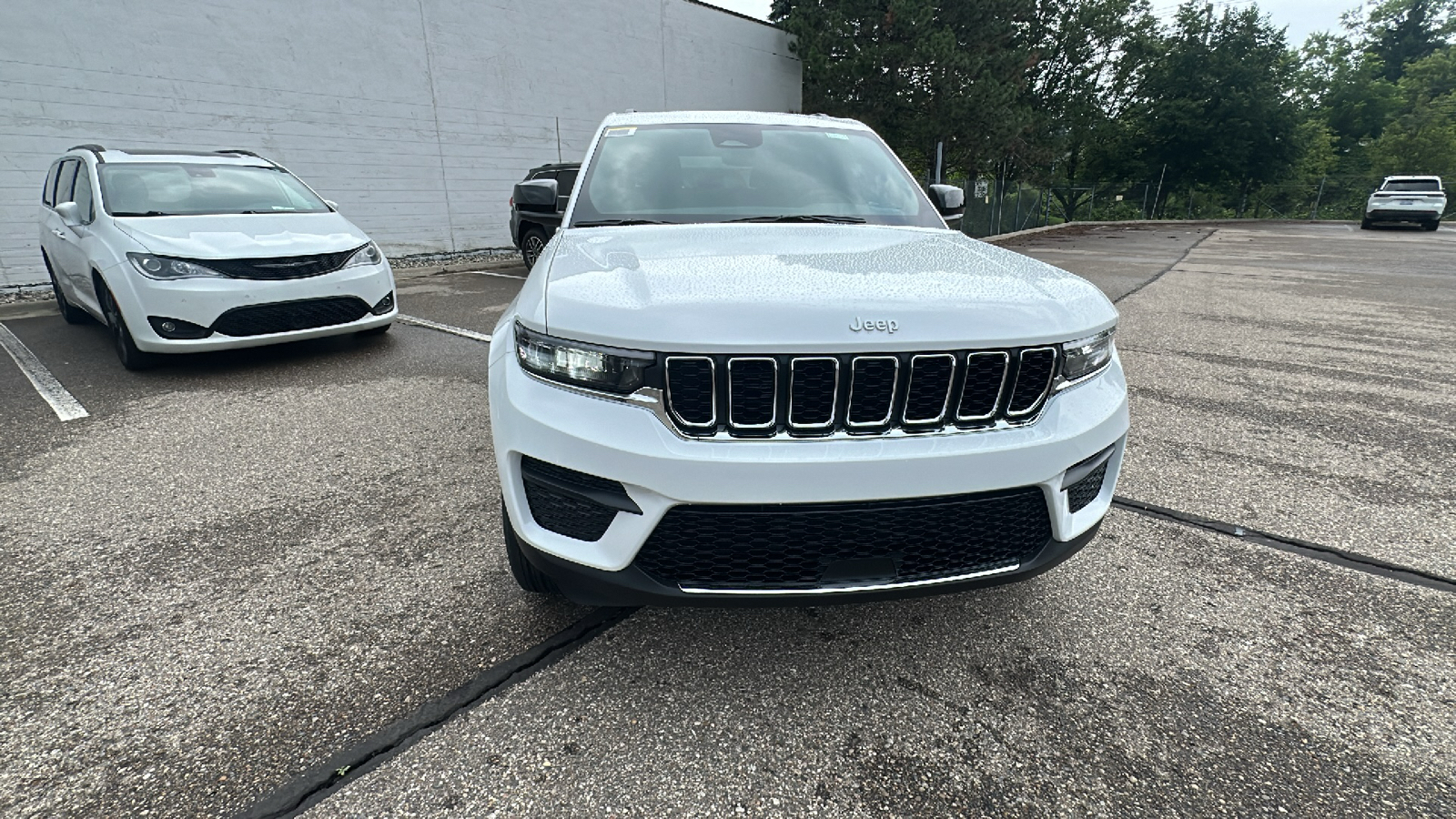 2024 Jeep Grand Cherokee Laredo 8