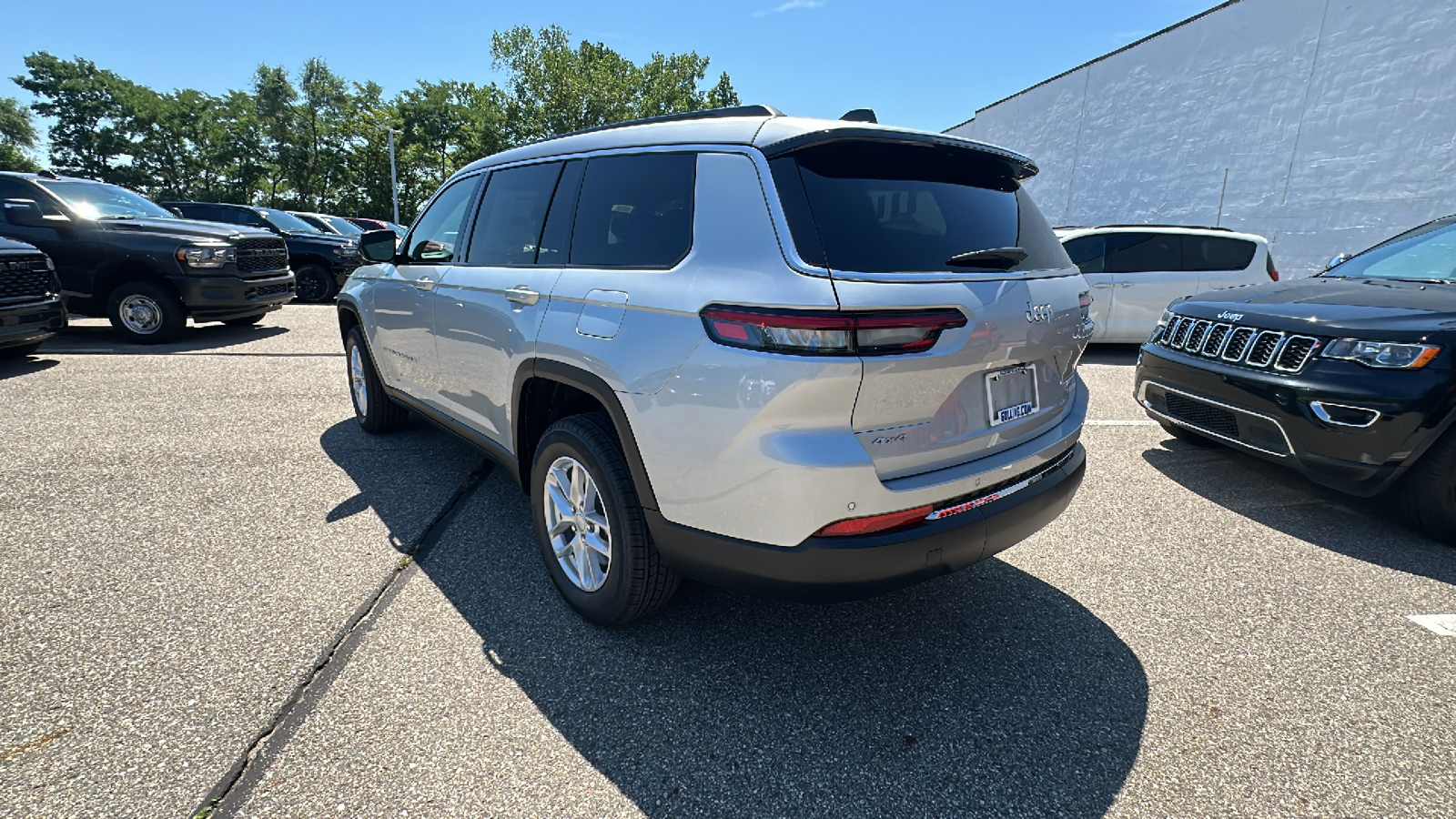 2024 Jeep Grand Cherokee L Laredo 3