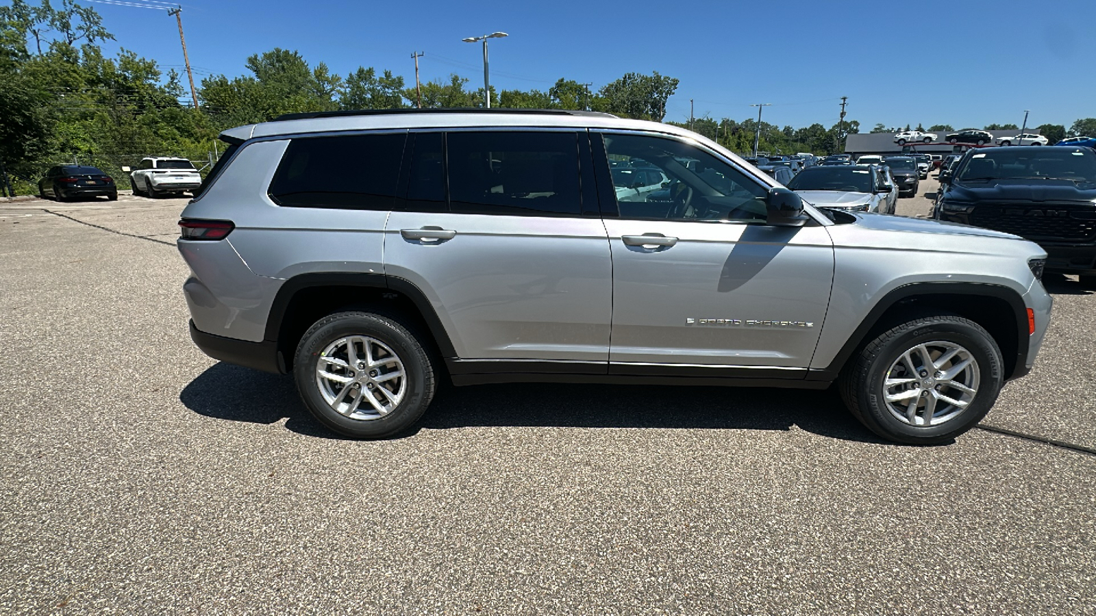 2024 Jeep Grand Cherokee L Laredo 6