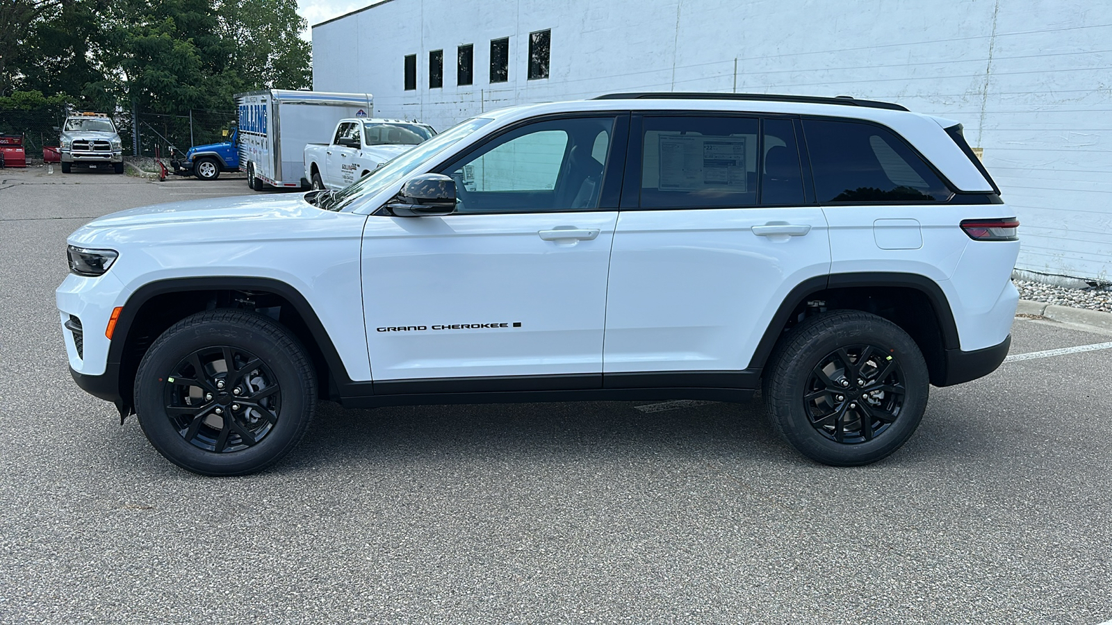 2024 Jeep Grand Cherokee Altitude 2