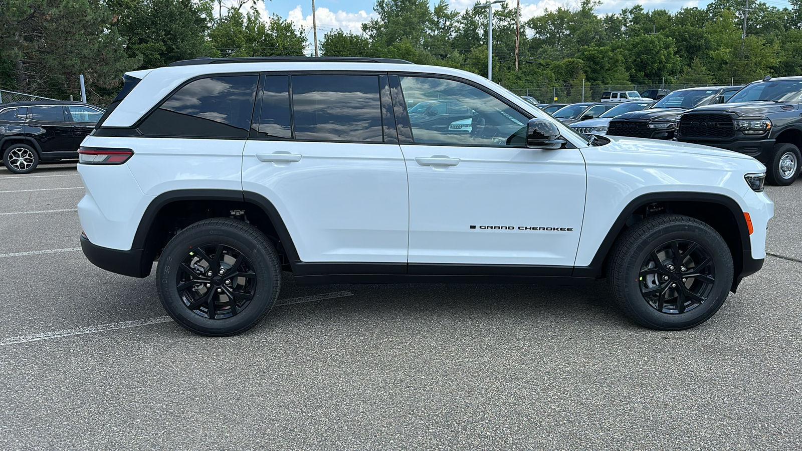 2024 Jeep Grand Cherokee Altitude 6