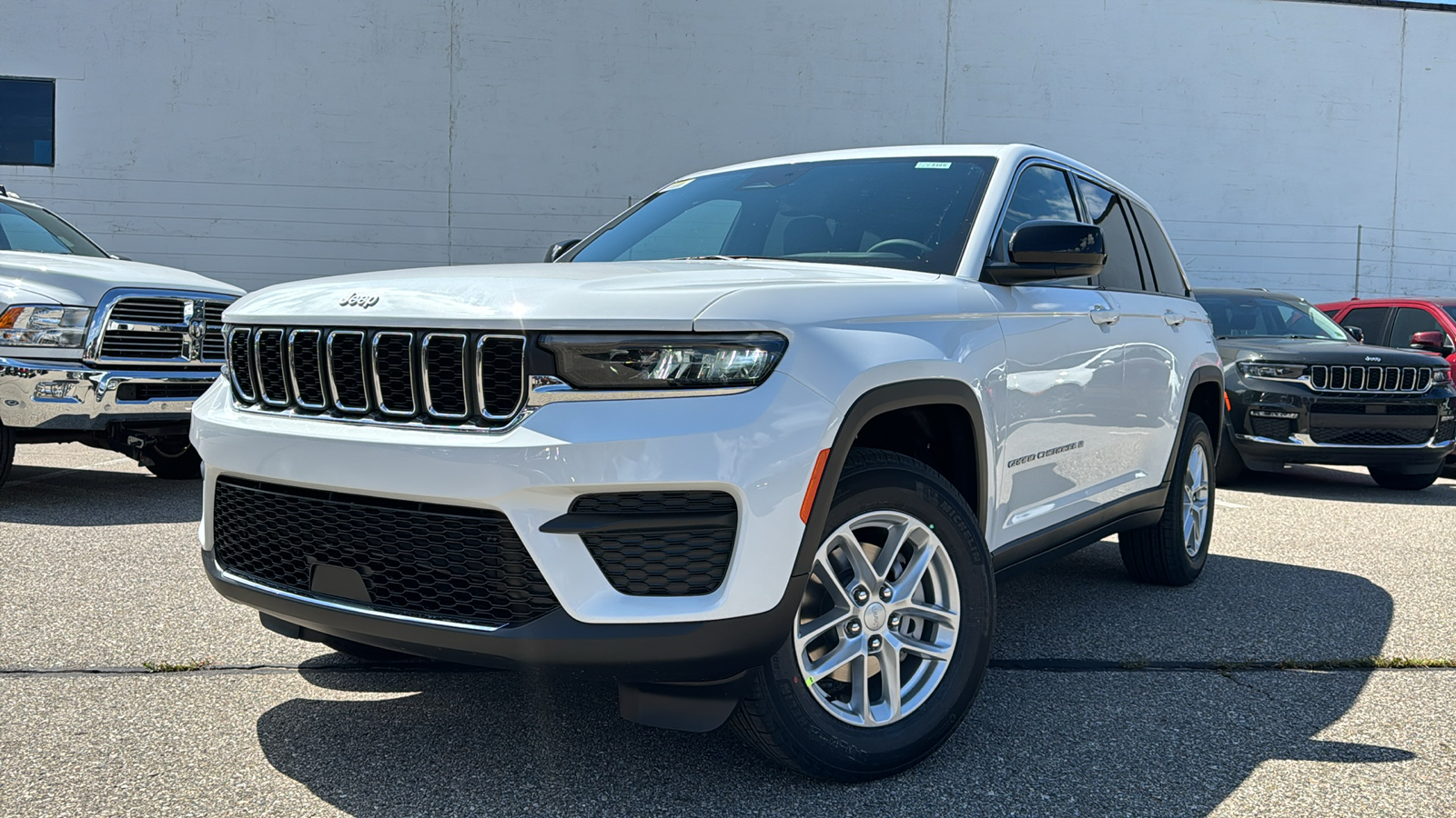 2024 Jeep Grand Cherokee Laredo 1